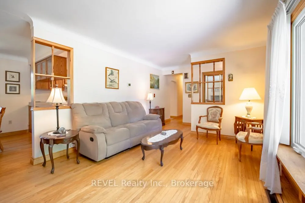 Photo 7 of 20 Glencairn Drive, St. Catharines, Bunting/Linwell — HOMEH