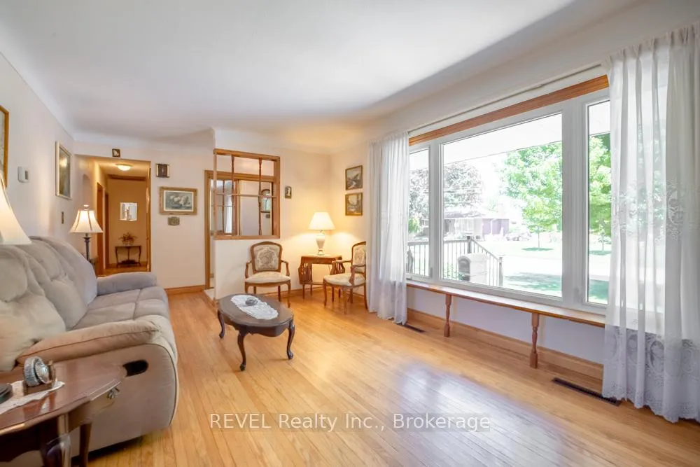 Photo 9 of 20 Glencairn Drive, St. Catharines, Bunting/Linwell — HOMEH