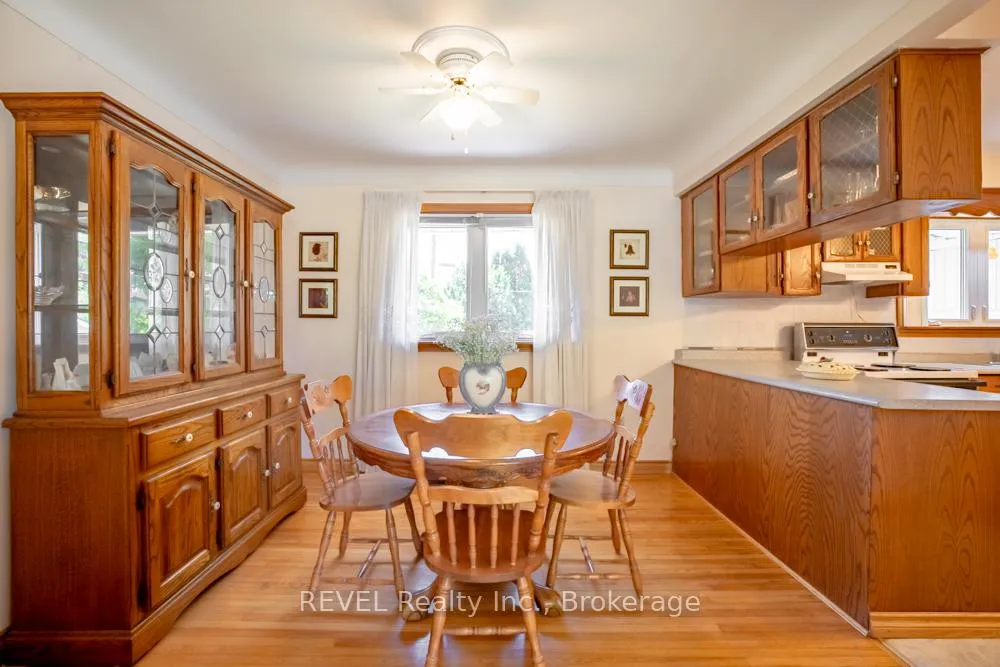 Photo 10 of 20 Glencairn Drive, St. Catharines, Bunting/Linwell — HOMEH