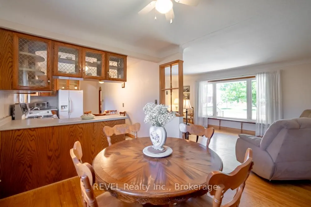 Photo 11 of 20 Glencairn Drive, St. Catharines, Bunting/Linwell — HOMEH