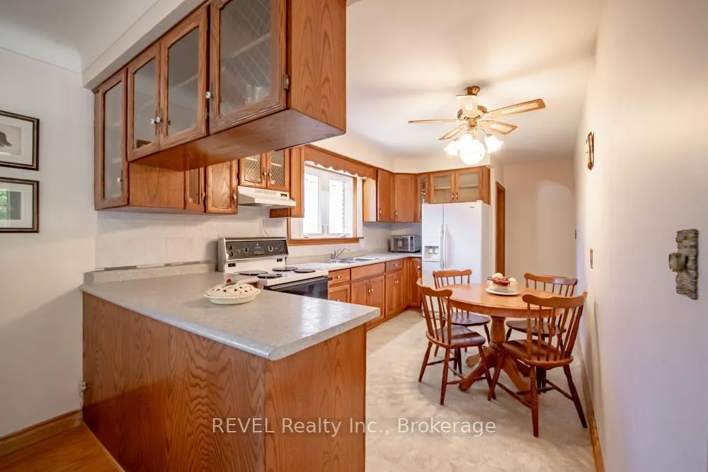 Photo 12 of 20 Glencairn Drive, St. Catharines, Bunting/Linwell — HOMEH