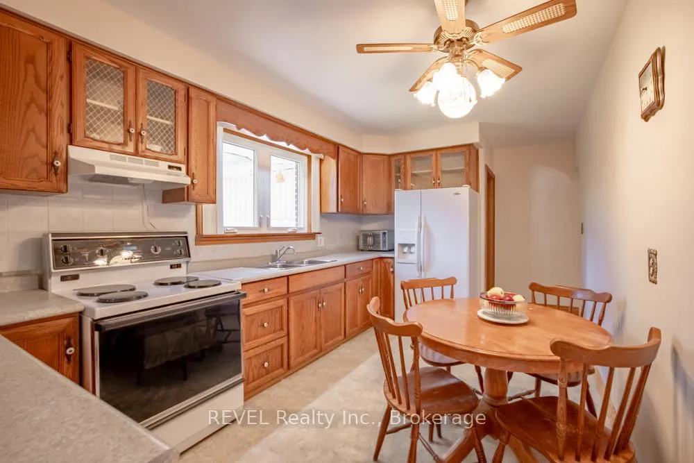 Photo 13 of 20 Glencairn Drive, St. Catharines, Bunting/Linwell — HOMEH