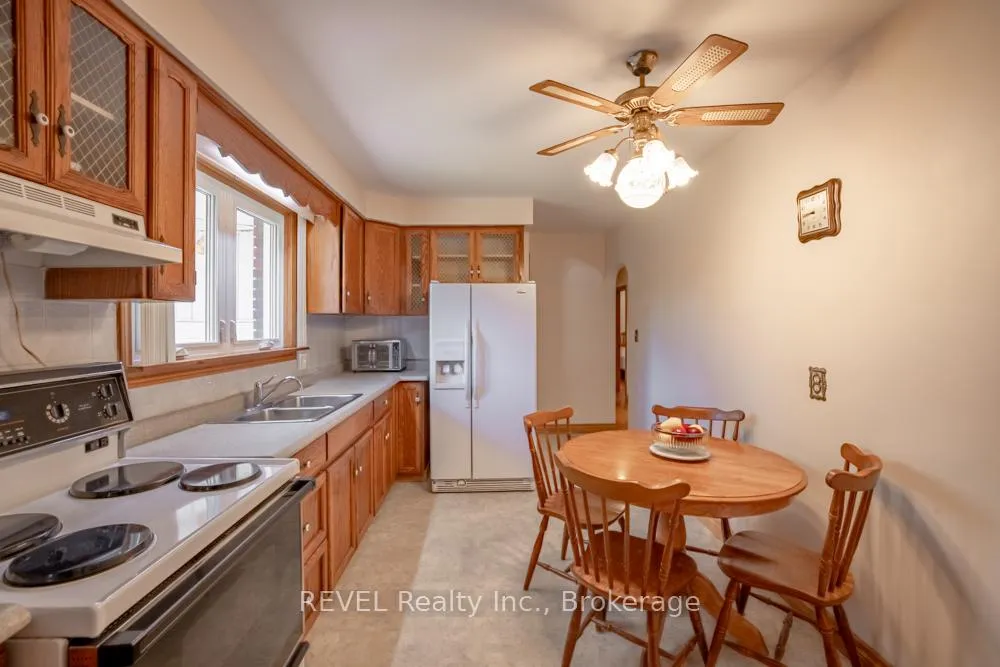 Photo 14 of 20 Glencairn Drive, St. Catharines, Bunting/Linwell — HOMEH