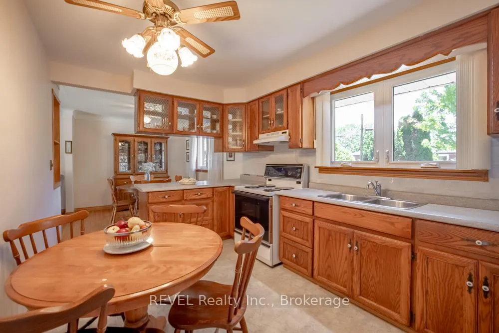 Photo 15 of 20 Glencairn Drive, St. Catharines, Bunting/Linwell — HOMEH