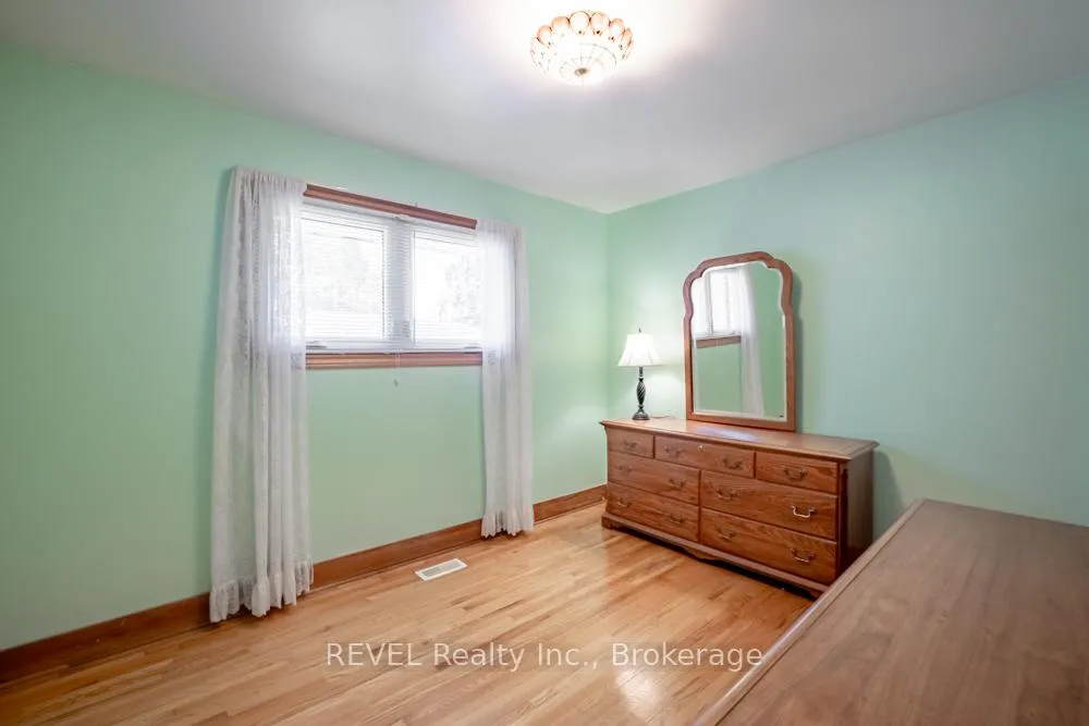 Photo 17 of 20 Glencairn Drive, St. Catharines, Bunting/Linwell — HOMEH