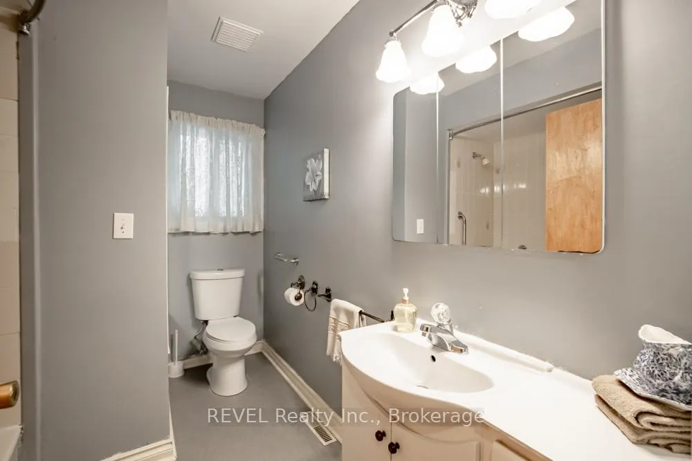 Photo 19 of 20 Glencairn Drive, St. Catharines, Bunting/Linwell — HOMEH