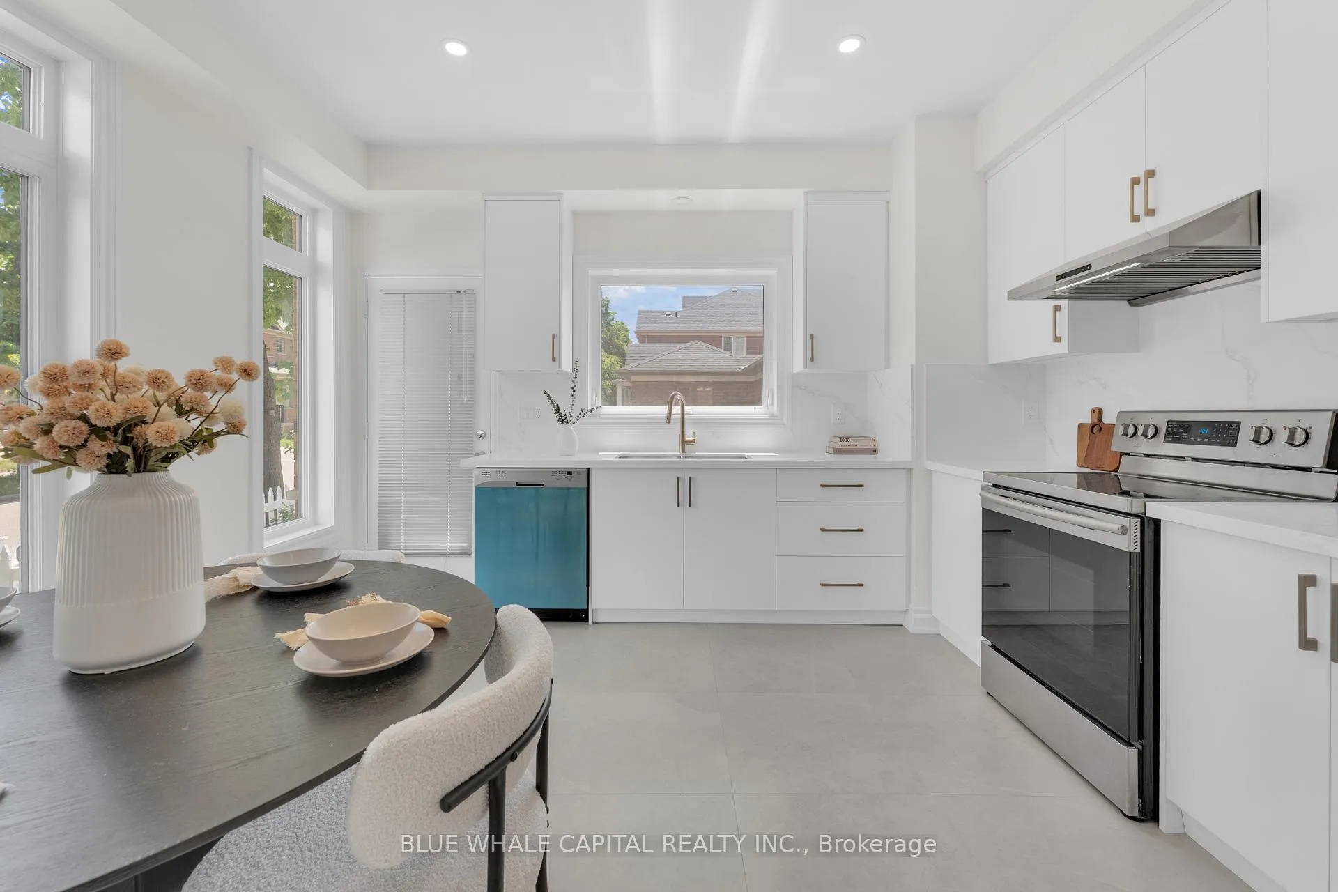 Photo 9 of 149 Bur Oak Avenue, Markham, Berczy — HOMEH