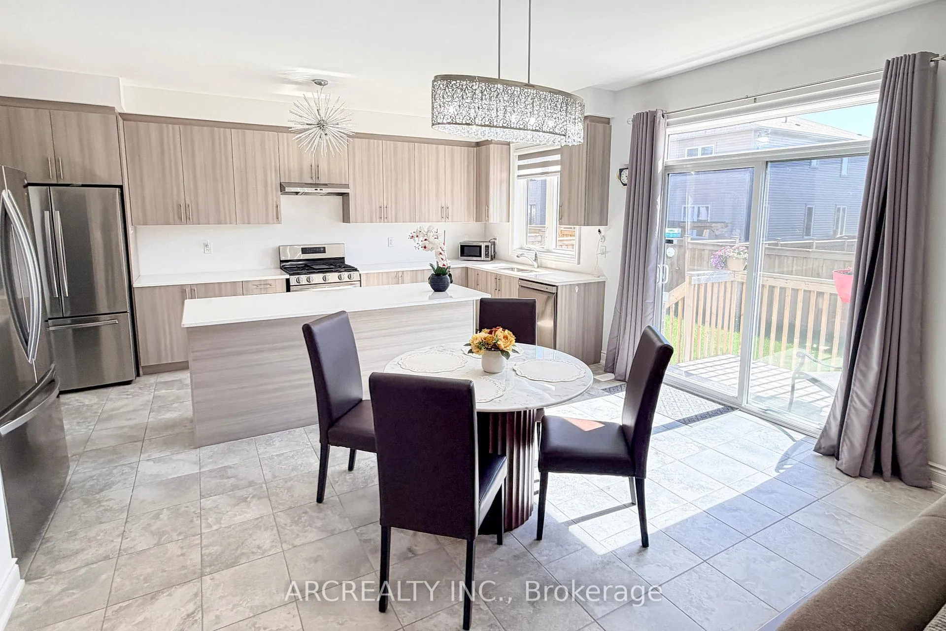 Photo 8 of 18 Emerald Street, Wasaga Beach — HOMEH