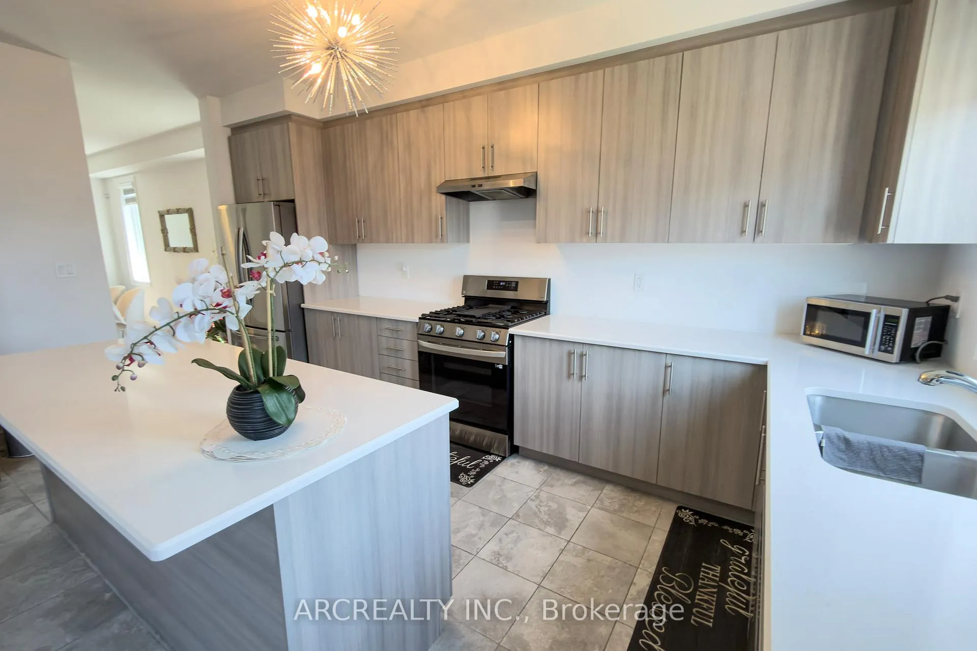 Photo 9 of 18 Emerald Street, Wasaga Beach — HOMEH