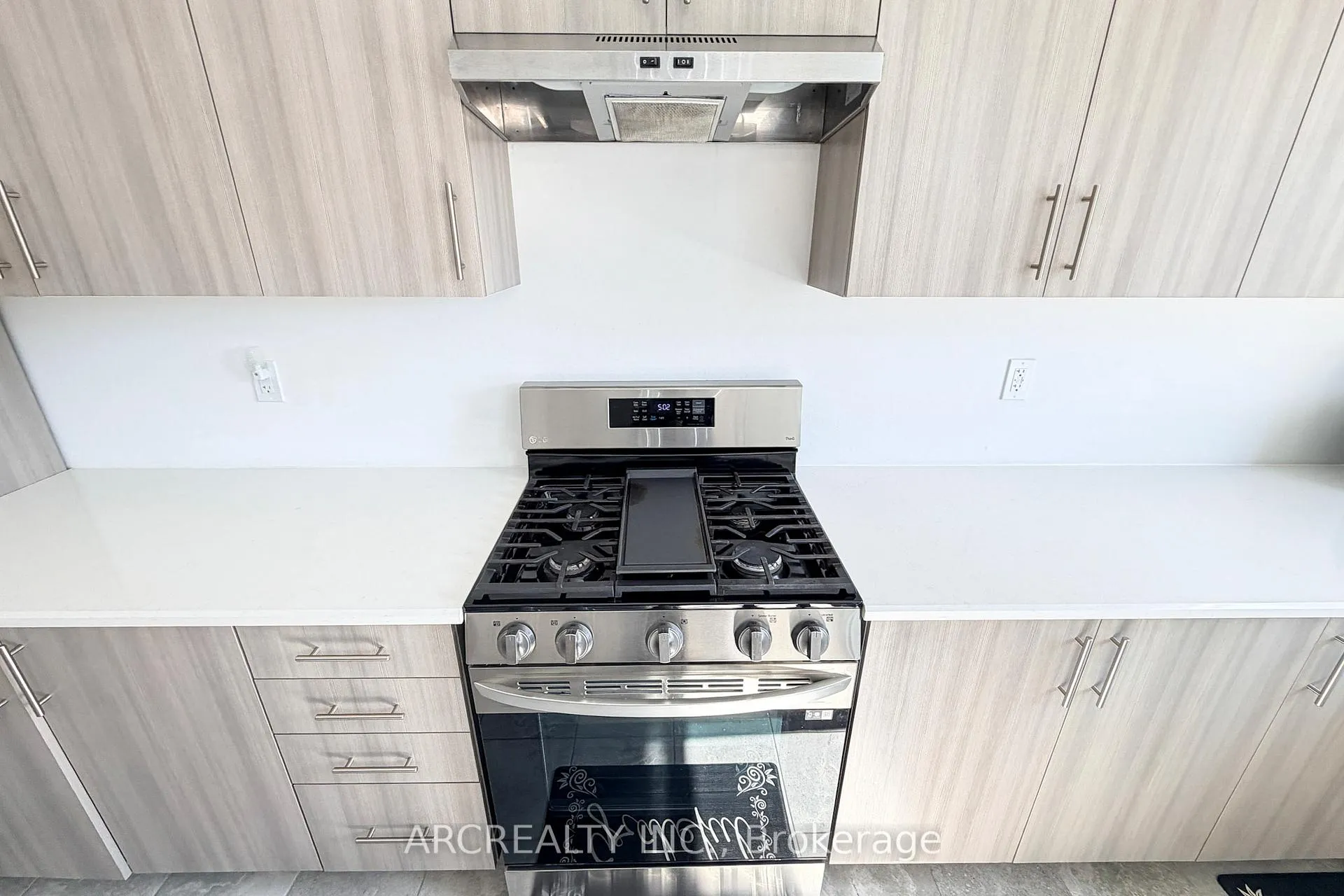 Photo 10 of 18 Emerald Street, Wasaga Beach — HOMEH