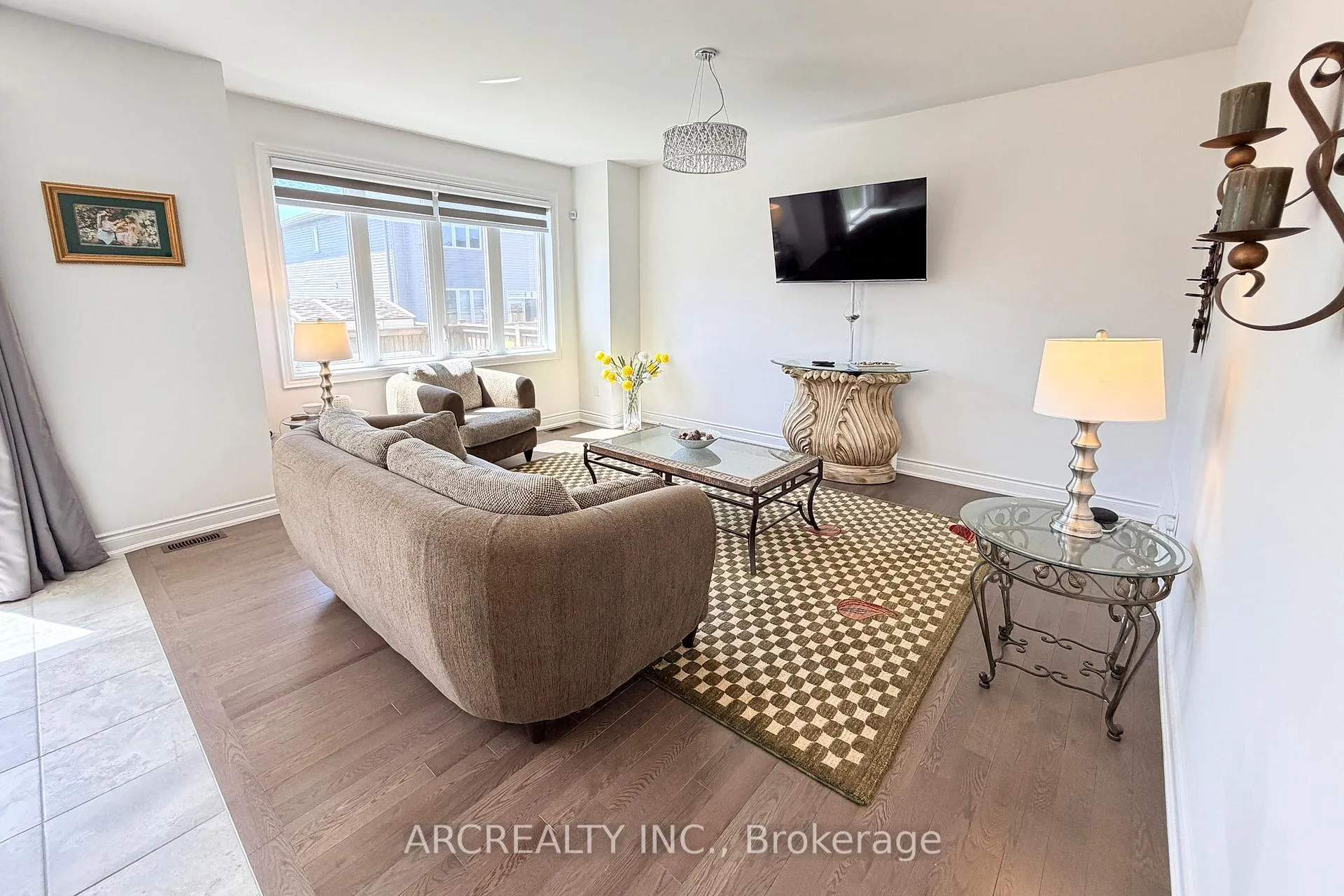 Photo 13 of 18 Emerald Street, Wasaga Beach — HOMEH