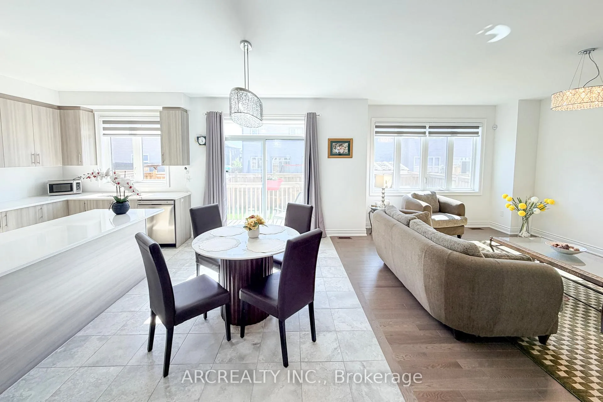 Photo 14 of 18 Emerald Street, Wasaga Beach — HOMEH