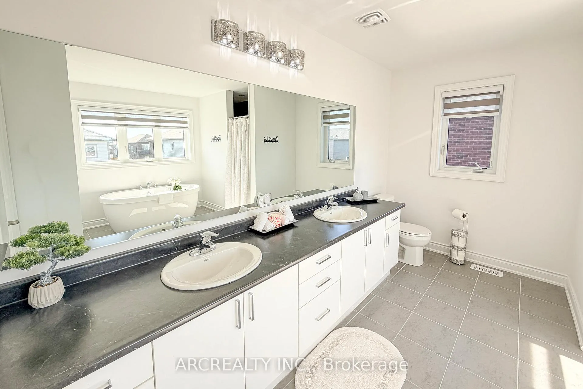 Photo 21 of 18 Emerald Street, Wasaga Beach — HOMEH