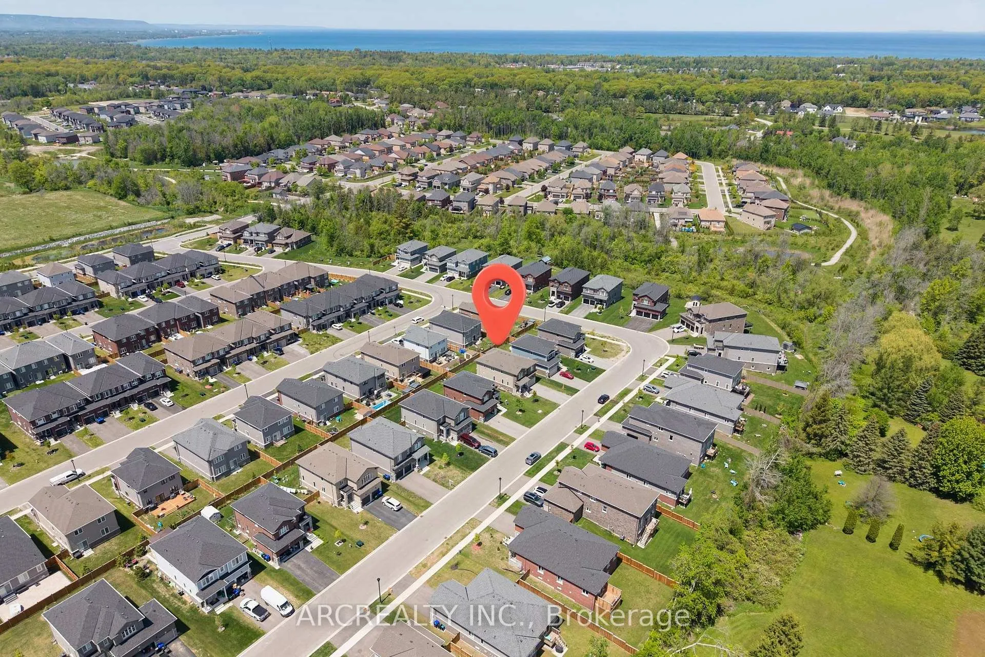 Photo 32 of 18 Emerald Street, Wasaga Beach — HOMEH