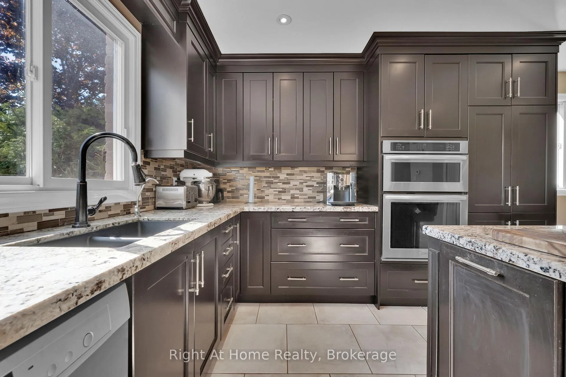Photo 6 of 5751 Main Street, Clarington, Orono — HOMEH