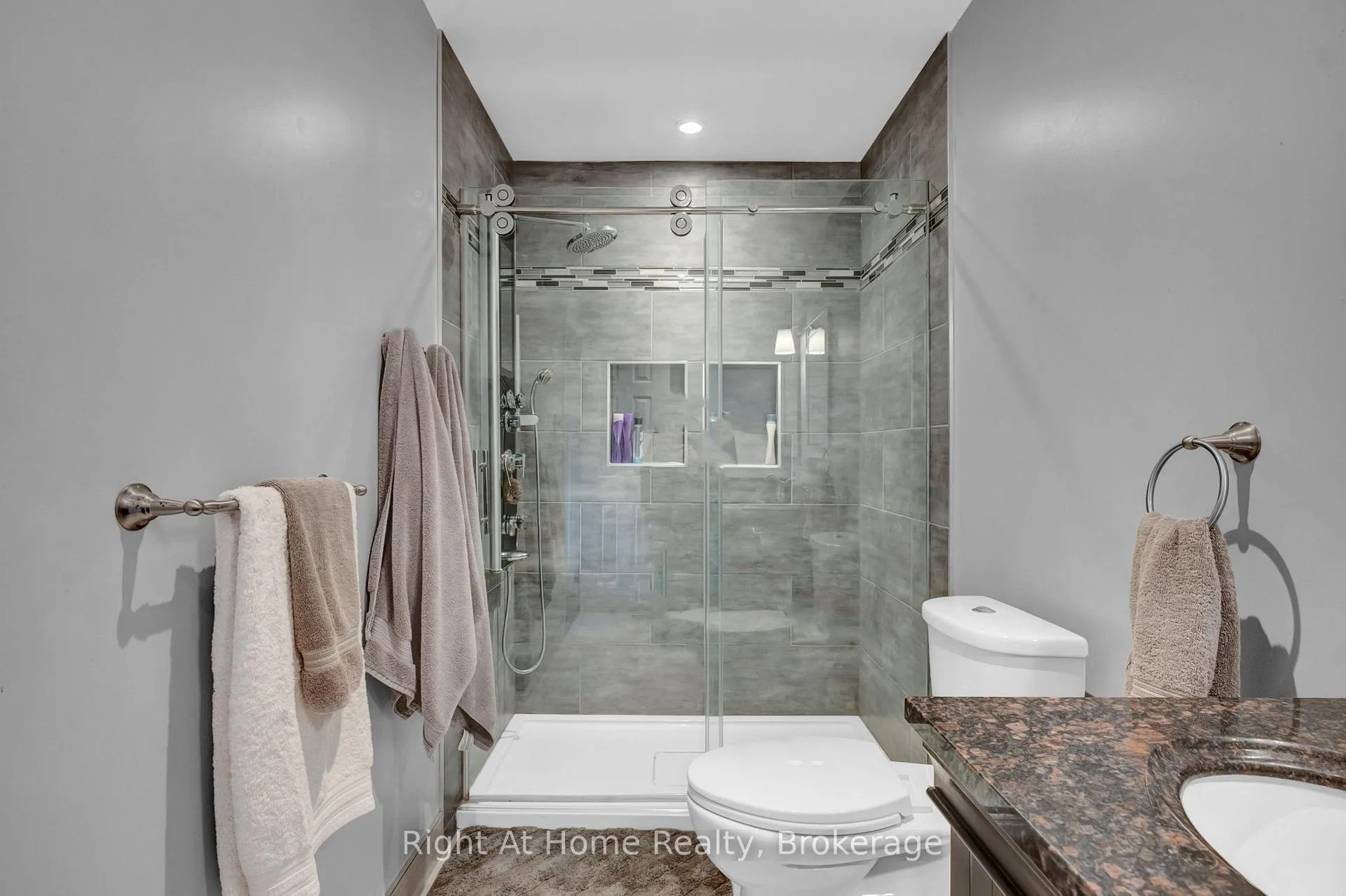Photo 19 of 5751 Main Street, Clarington, Orono — HOMEH