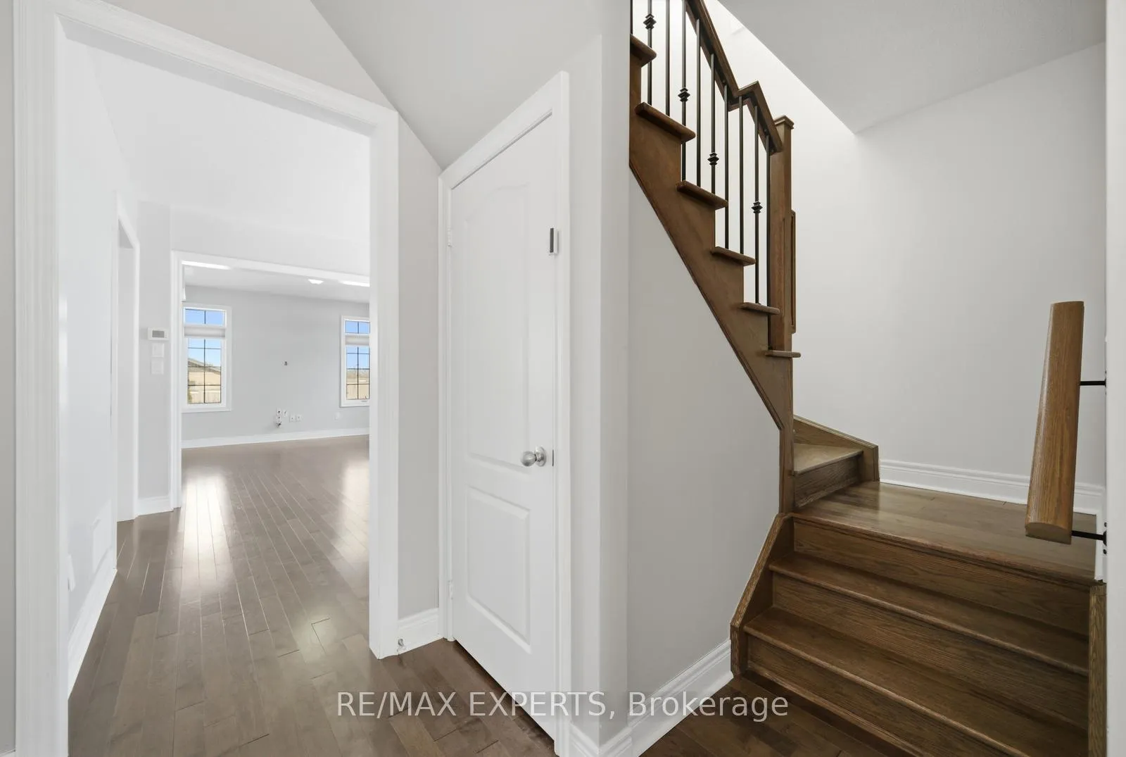 Photo 5 of 76 Forsyth Crescent, Barrie, West Bayfield — HOMEH