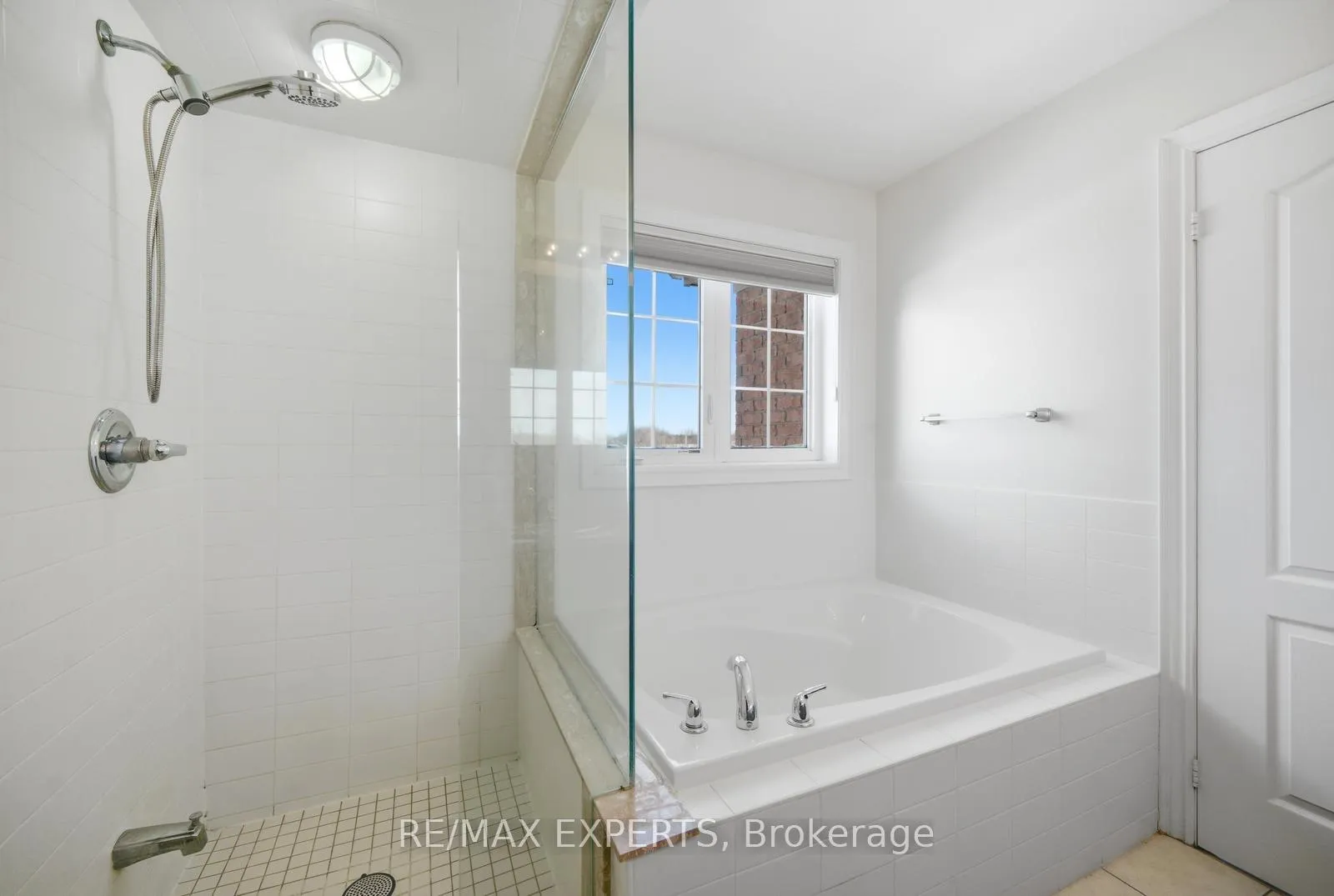 Photo 29 of 76 Forsyth Crescent, Barrie, West Bayfield — HOMEH