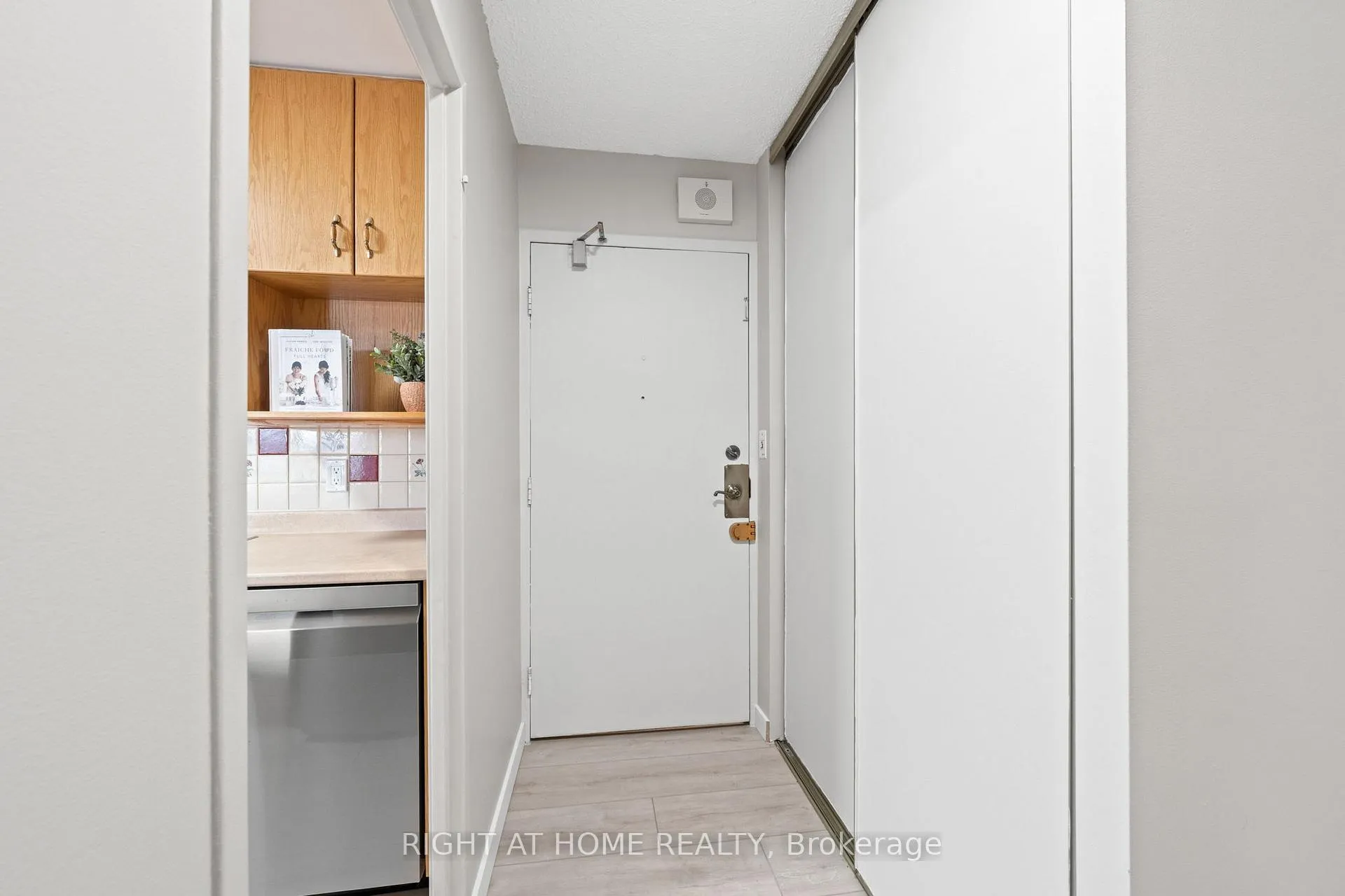 Photo 5 of Unit 507, 1025 Richmond Road, Ottawa, Woodroffe — HOMEH