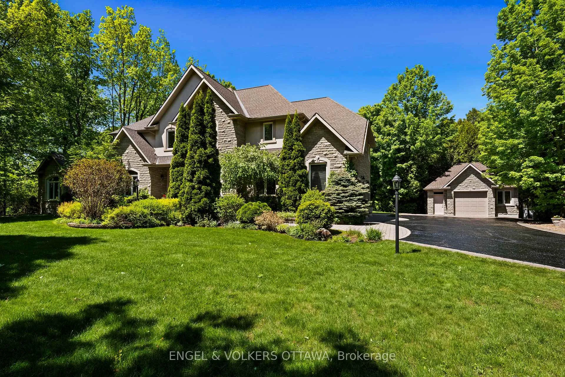 Photo 4 of 6005 Earlscourt Crescent, Ottawa, Manotick East to Manotick Station — HOMEH