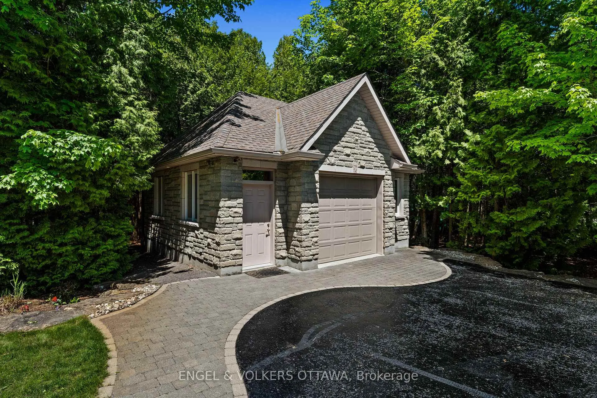 Photo 9 of 6005 Earlscourt Crescent, Ottawa, Manotick East to Manotick Station — HOMEH