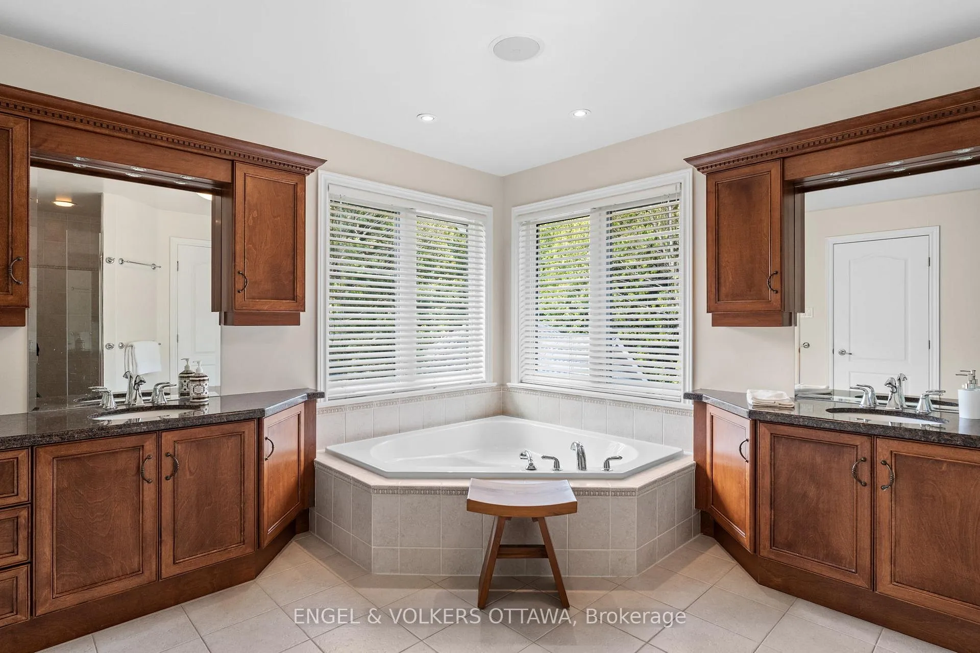 Photo 22 of 6005 Earlscourt Crescent, Ottawa, Manotick East to Manotick Station — HOMEH