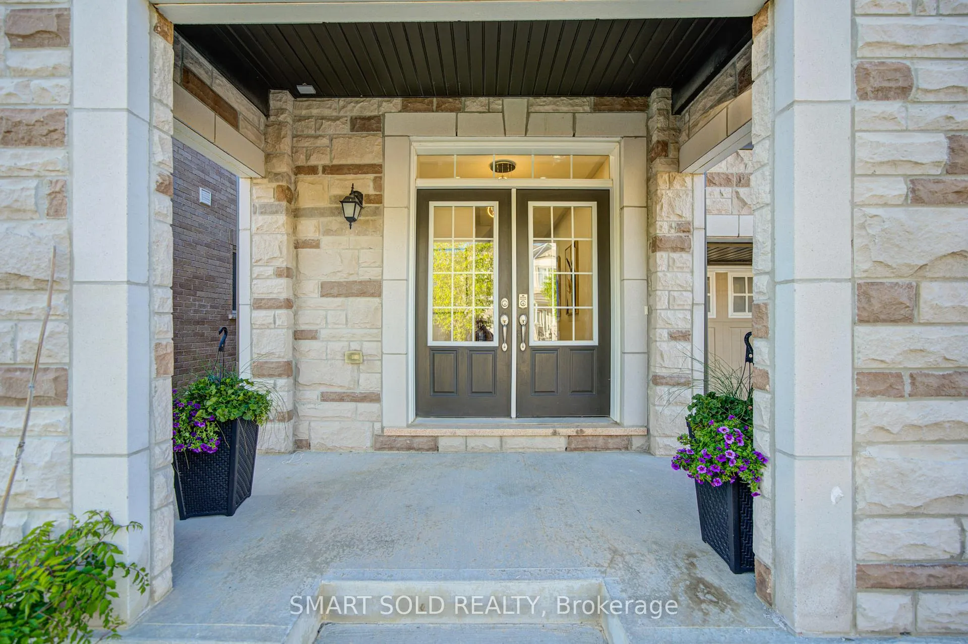Photo 5 of 38 Crockart Lane, Aurora, Rural Aurora — HOMEH