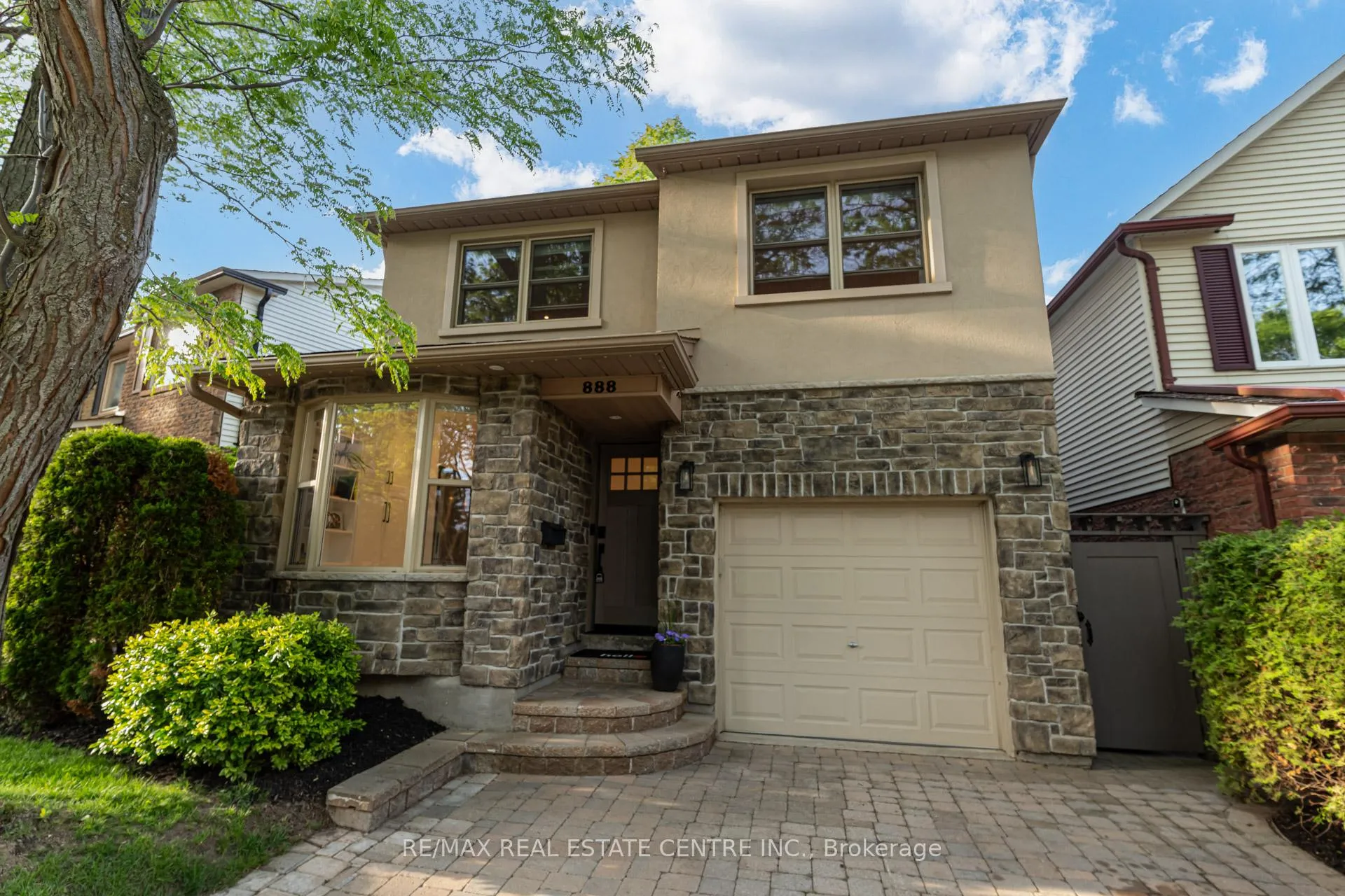 Photo 1 of 888 Sweetwater Crescent, Mississauga, Lorne Park — HOMEH