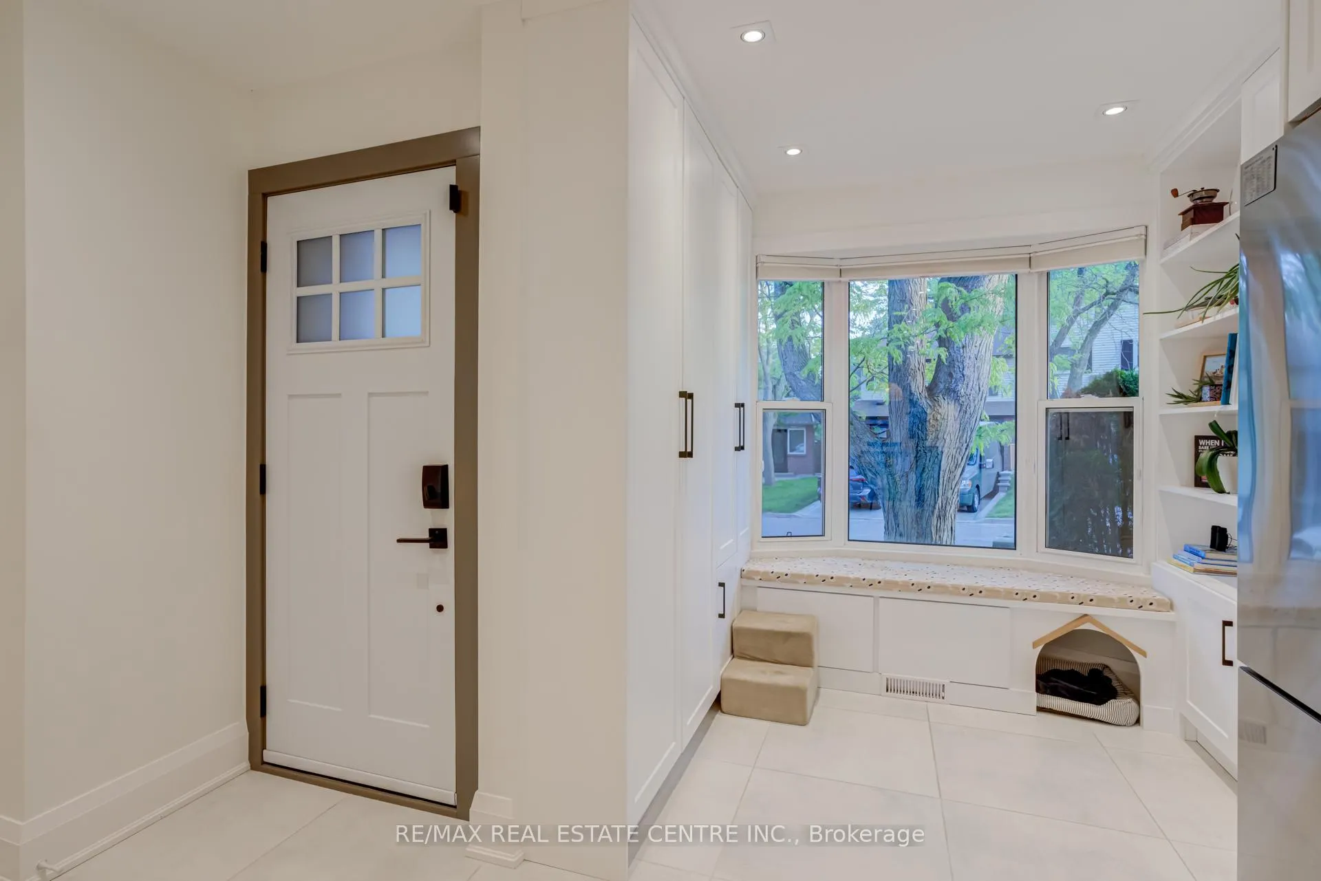 Photo 2 of 888 Sweetwater Crescent, Mississauga, Lorne Park — HOMEH
