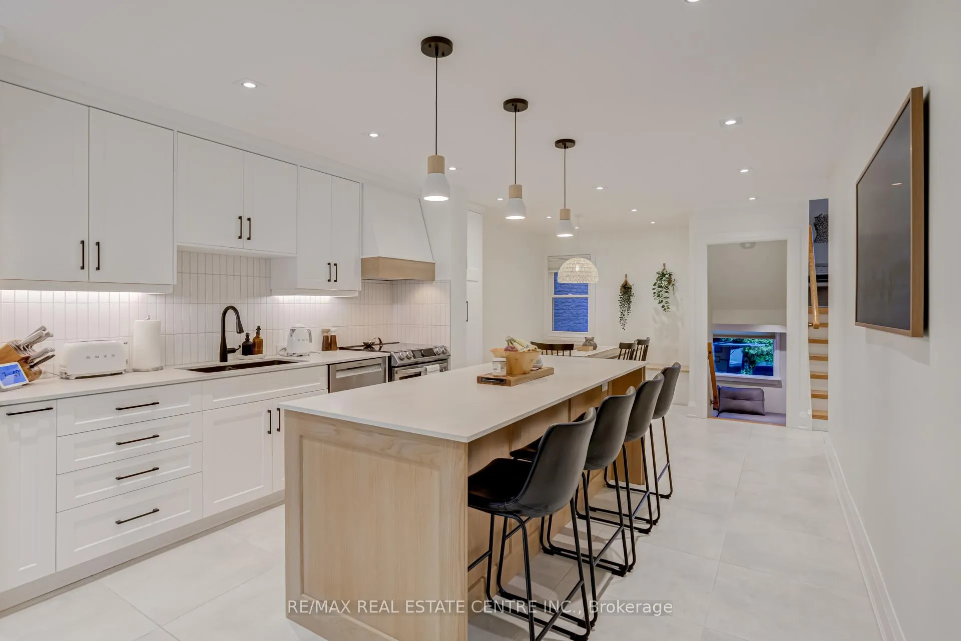 Photo 3 of 888 Sweetwater Crescent, Mississauga, Lorne Park — HOMEH