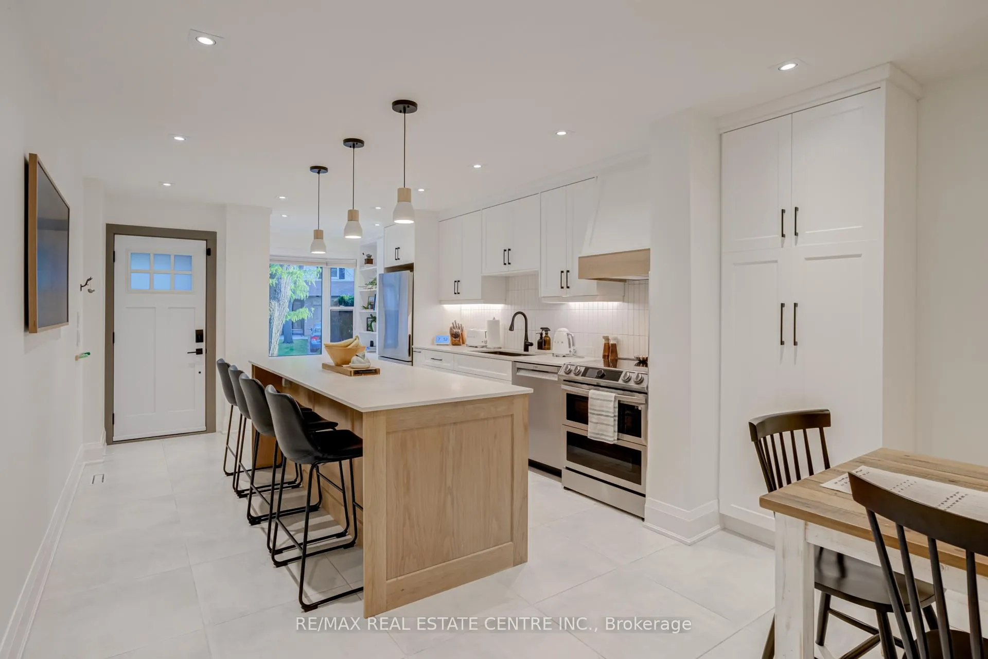 Photo 4 of 888 Sweetwater Crescent, Mississauga, Lorne Park — HOMEH