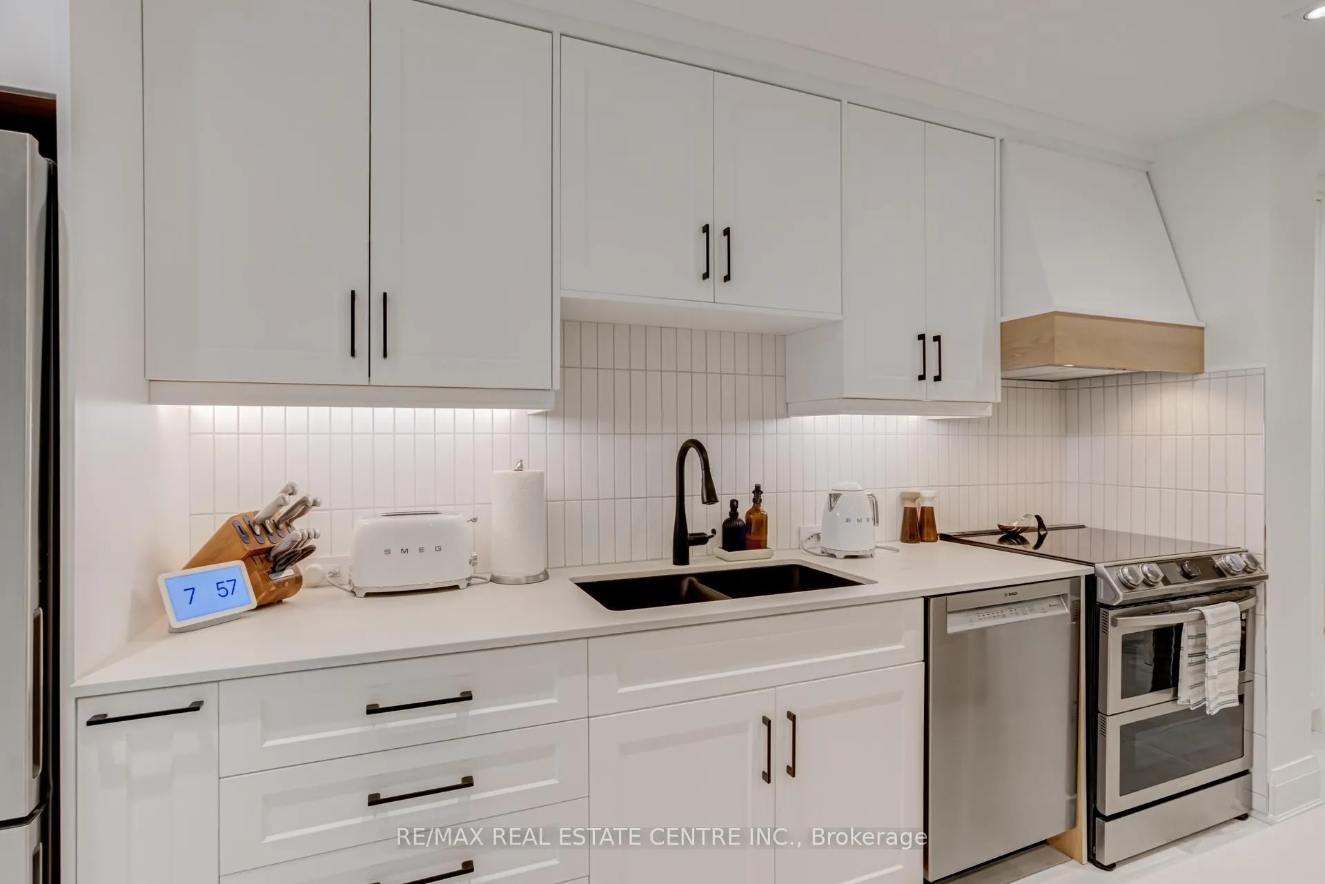 Photo 7 of 888 Sweetwater Crescent, Mississauga, Lorne Park — HOMEH