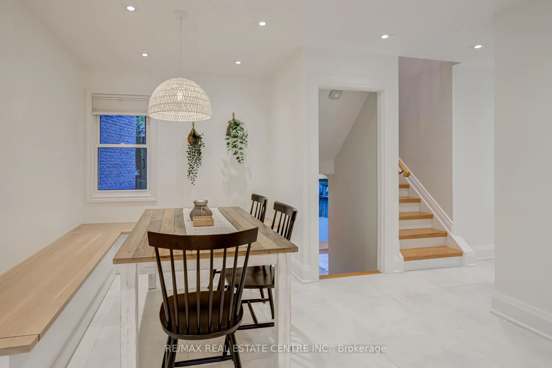Photo 10 of 888 Sweetwater Crescent, Mississauga, Lorne Park — HOMEH