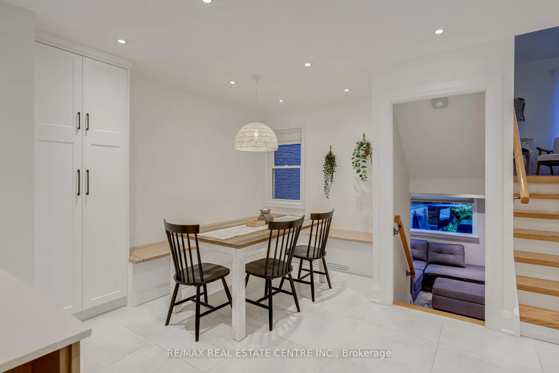 Photo 12 of 888 Sweetwater Crescent, Mississauga, Lorne Park — HOMEH