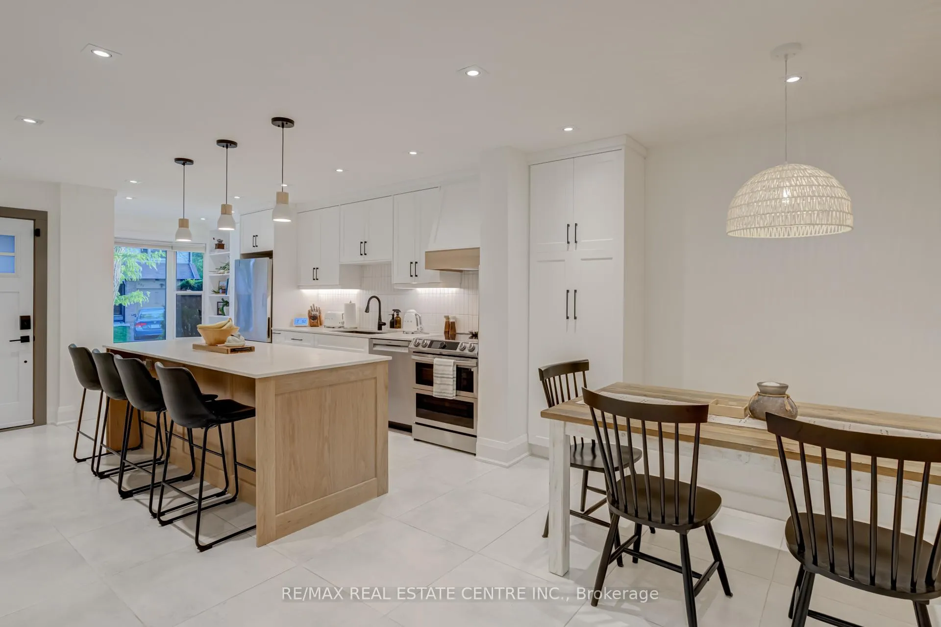 Photo 13 of 888 Sweetwater Crescent, Mississauga, Lorne Park — HOMEH