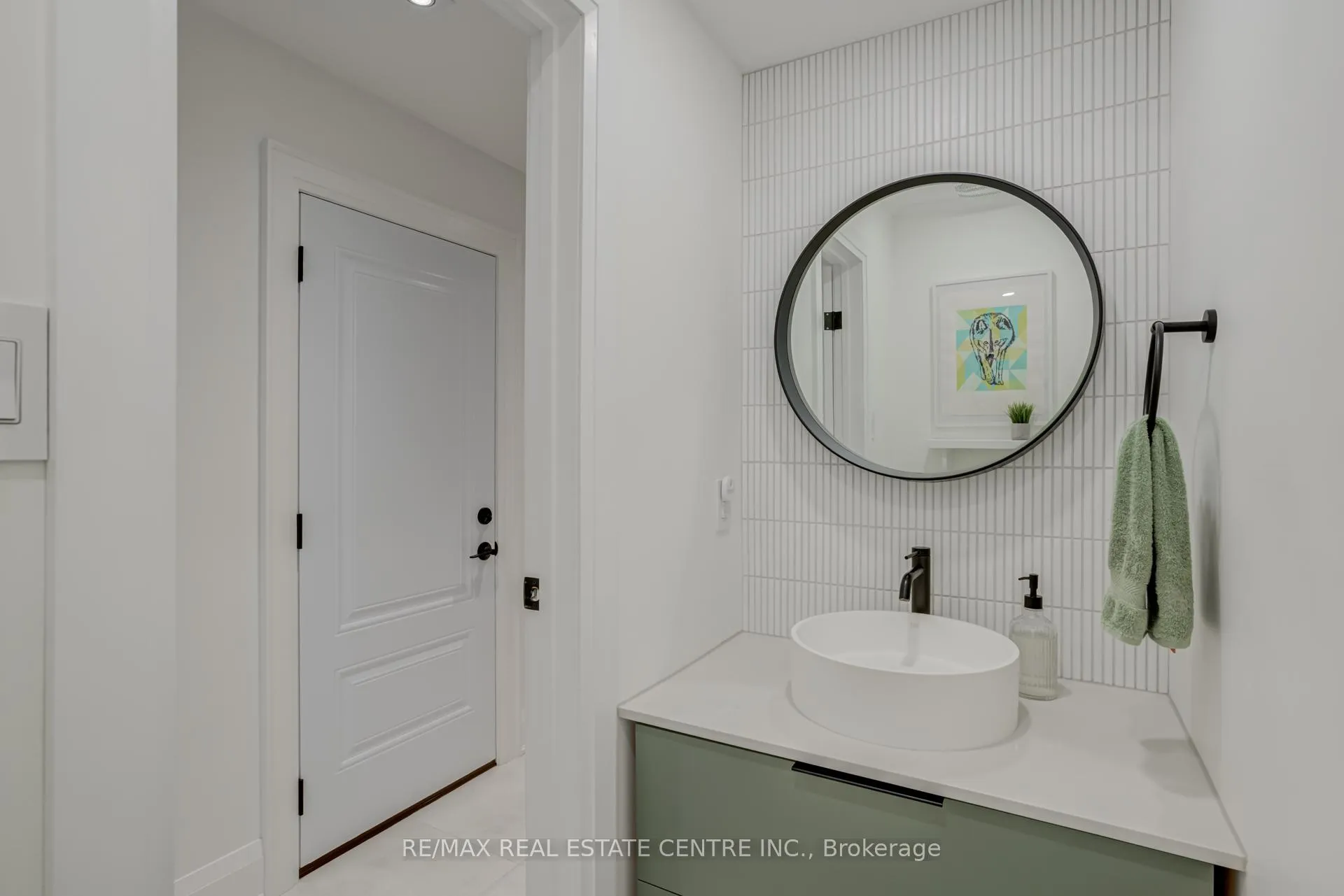Photo 14 of 888 Sweetwater Crescent, Mississauga, Lorne Park — HOMEH