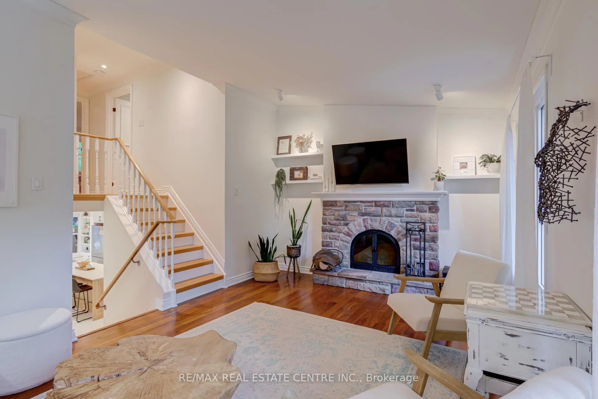 Photo 17 of 888 Sweetwater Crescent, Mississauga, Lorne Park — HOMEH