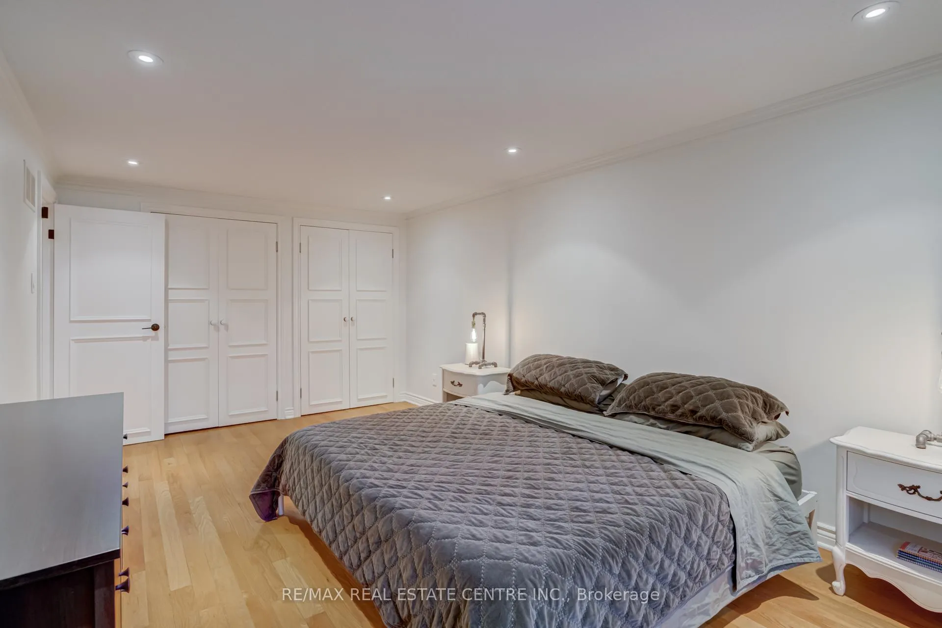 Photo 20 of 888 Sweetwater Crescent, Mississauga, Lorne Park — HOMEH