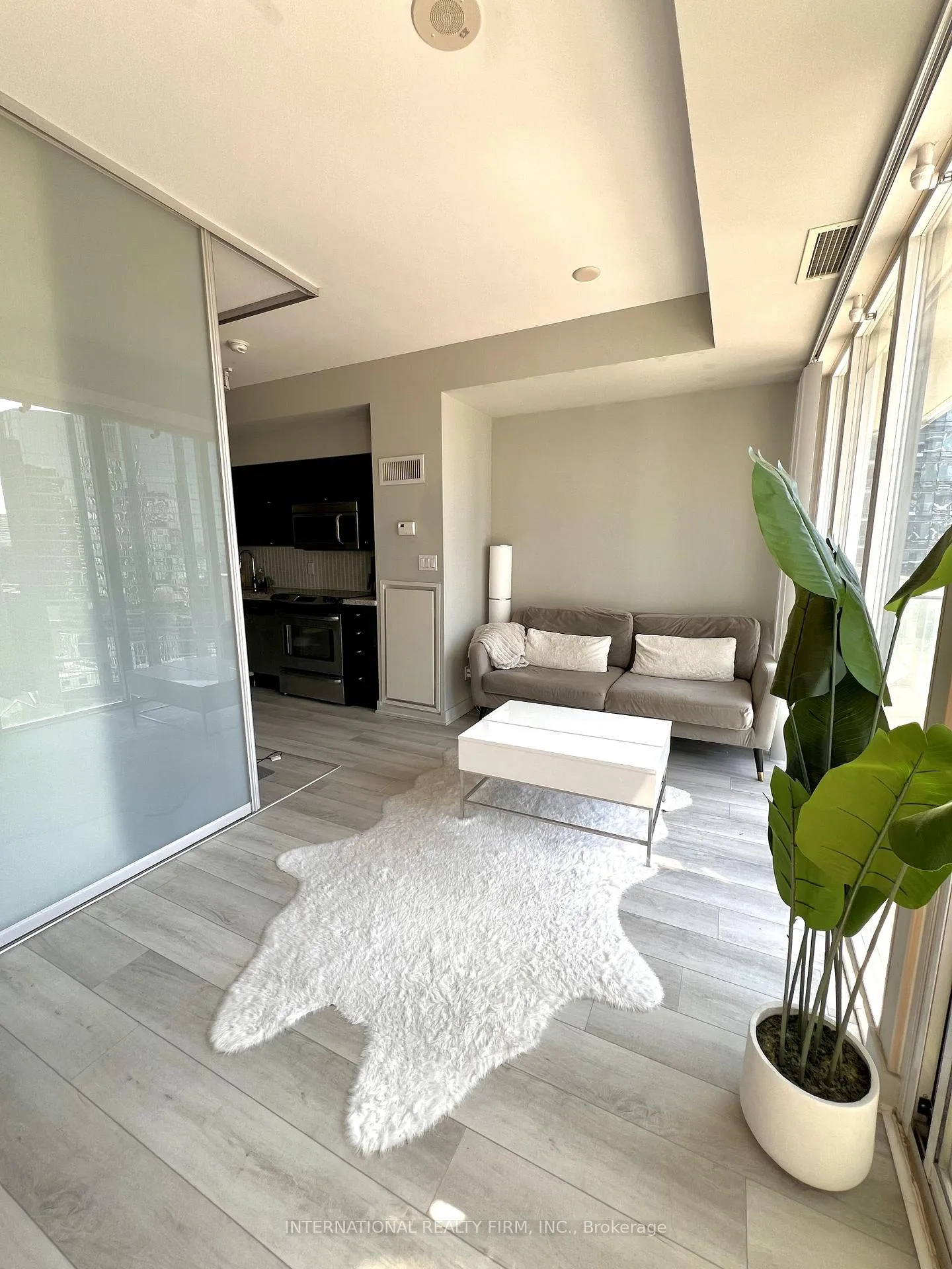 Photo 4 of Unit 2302, 126 Simcoe Street, Toronto, Waterfront Communities — HOMEH