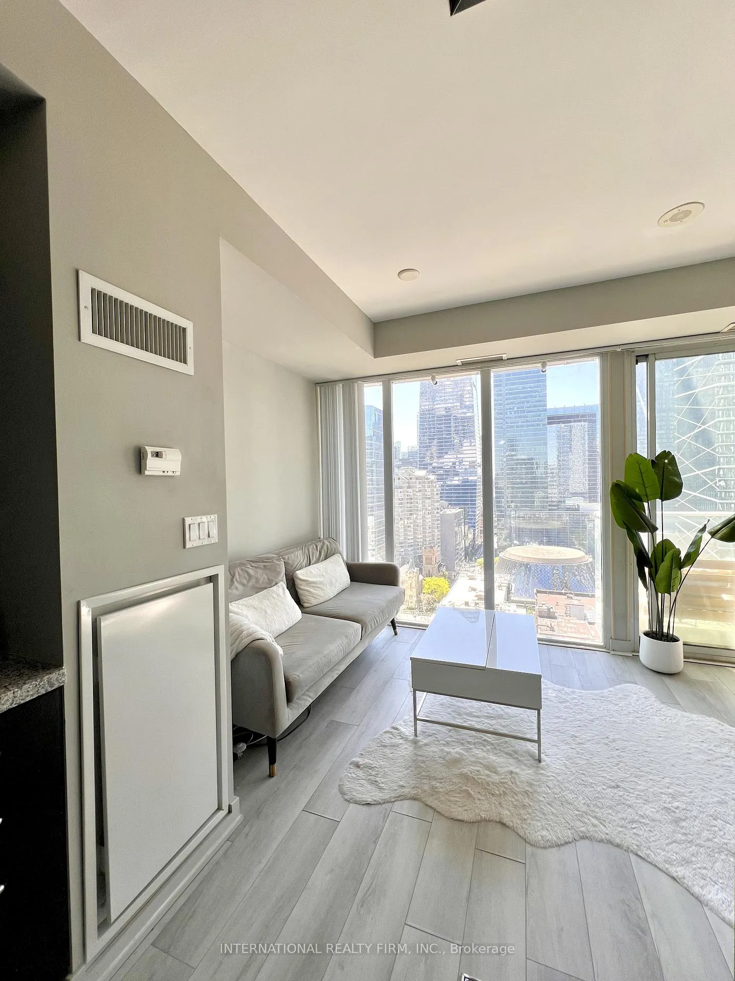 Photo 5 of Unit 2302, 126 Simcoe Street, Toronto, Waterfront Communities — HOMEH