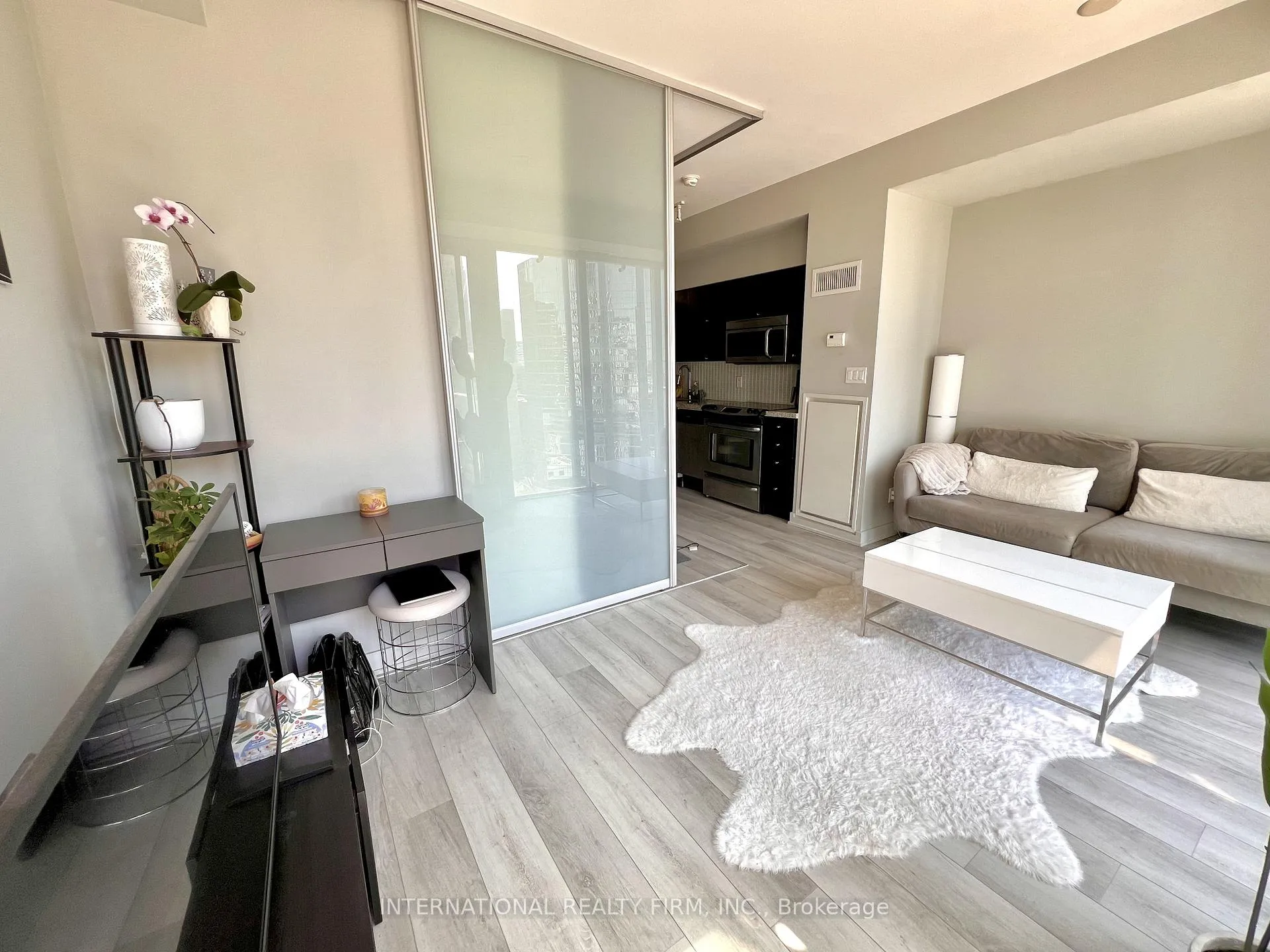 Photo 6 of Unit 2302, 126 Simcoe Street, Toronto, Waterfront Communities — HOMEH