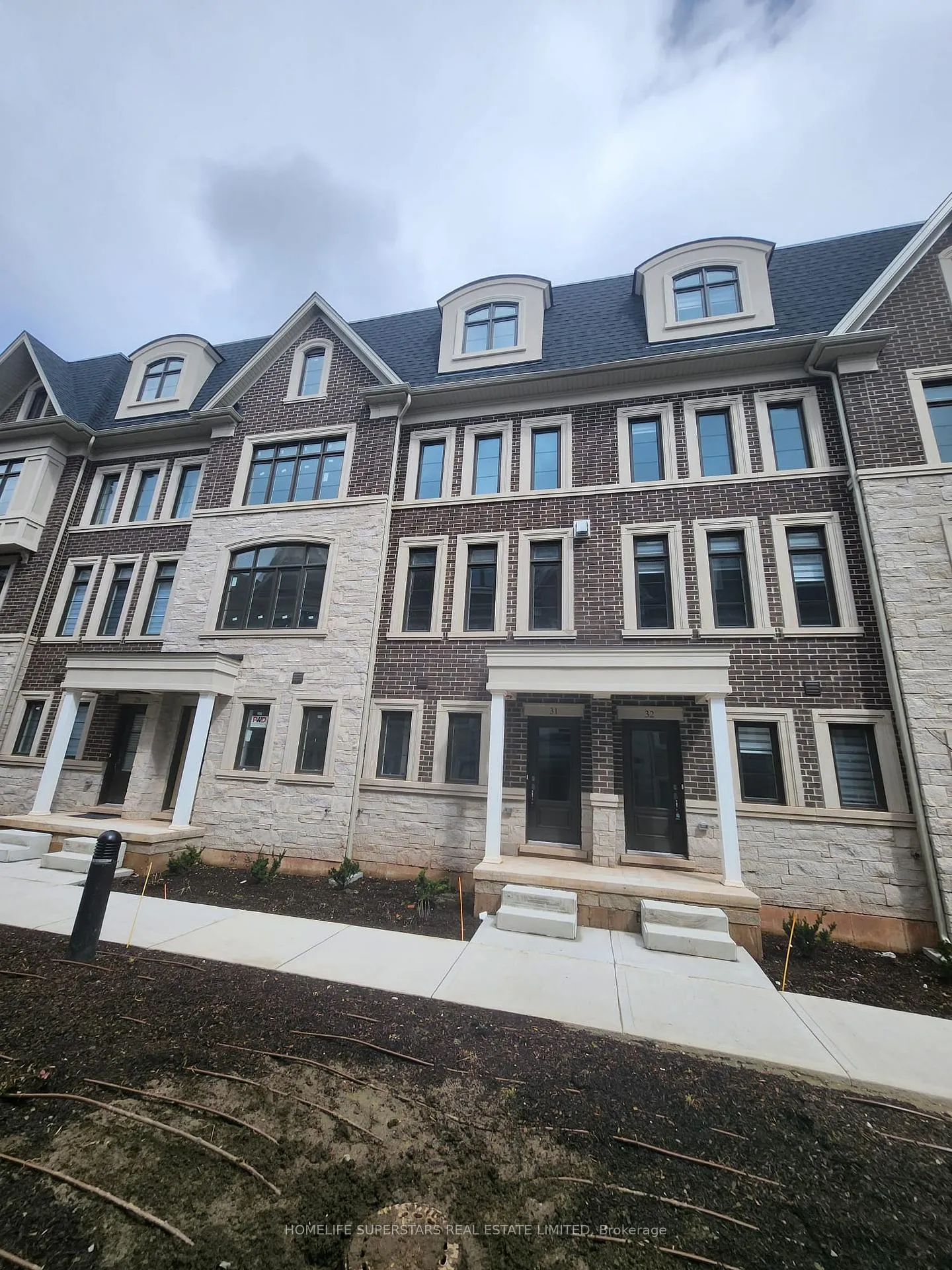 Photo 1 of Unit 31, 280 Melody Common E, Oakville, River Oaks — HOMEH