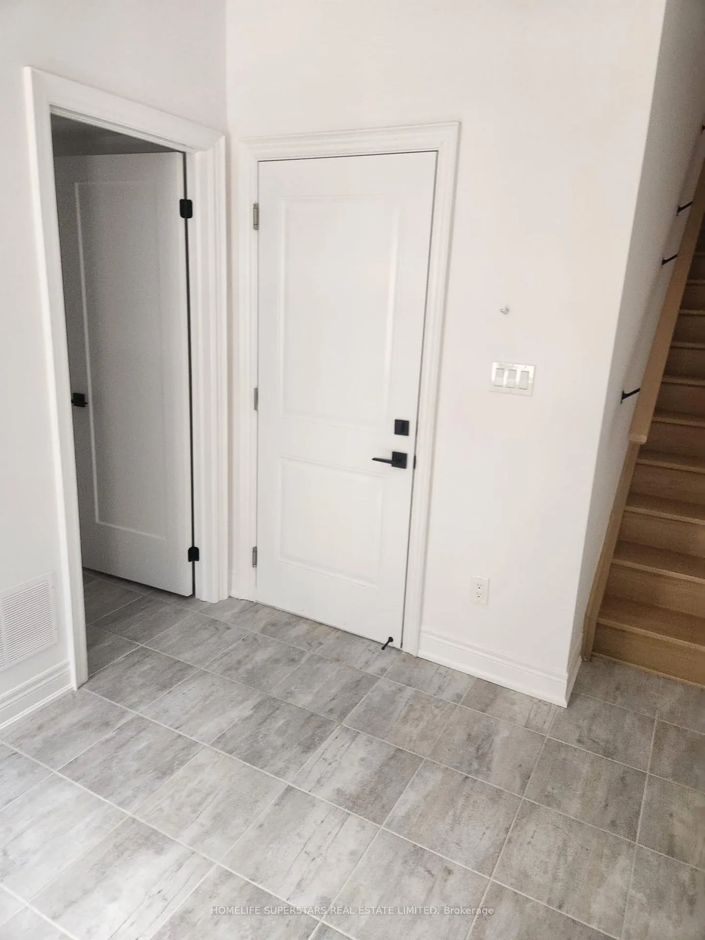 Photo 6 of Unit 31, 280 Melody Common E, Oakville, River Oaks — HOMEH