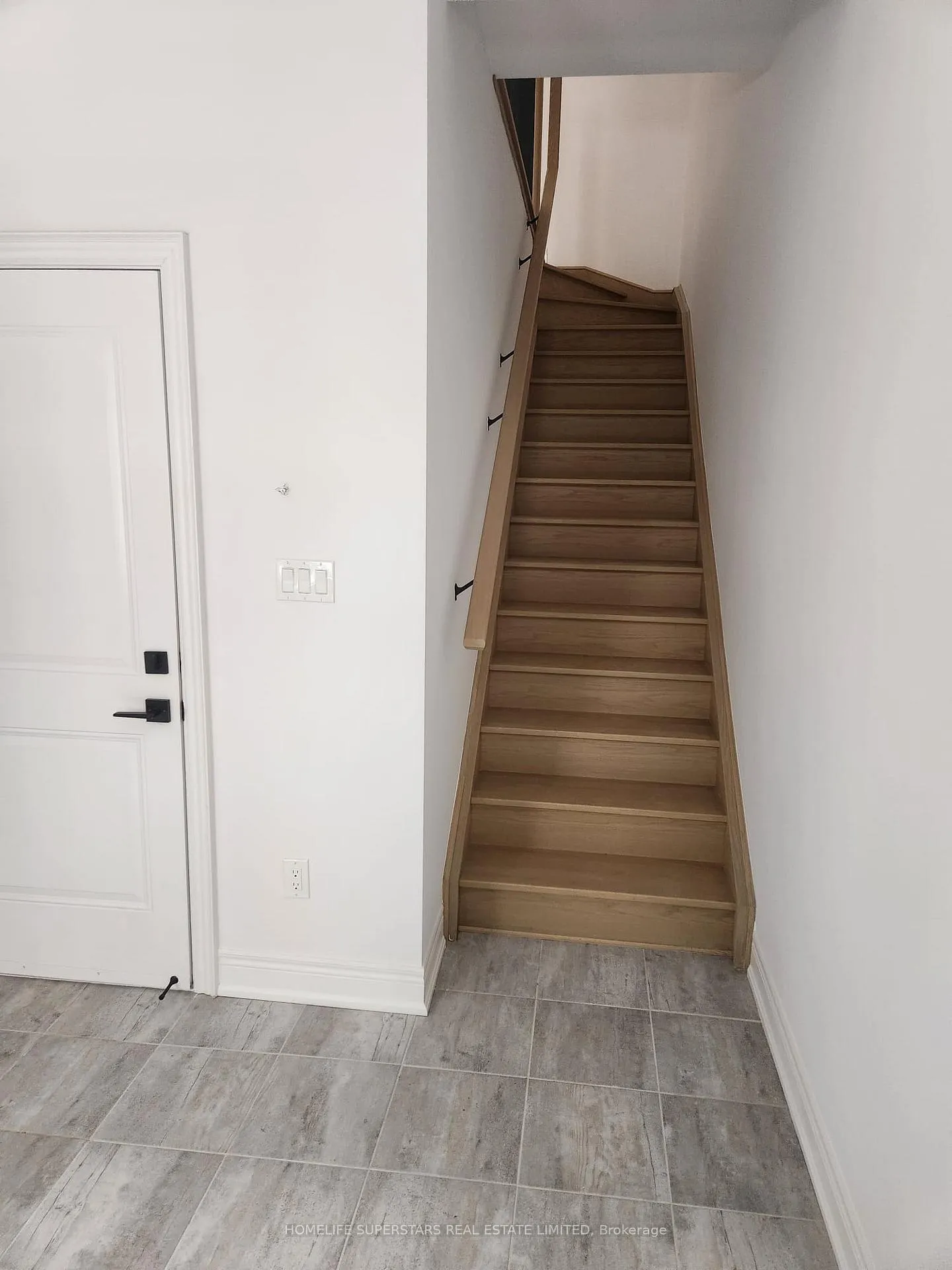 Photo 8 of Unit 31, 280 Melody Common E, Oakville, River Oaks — HOMEH