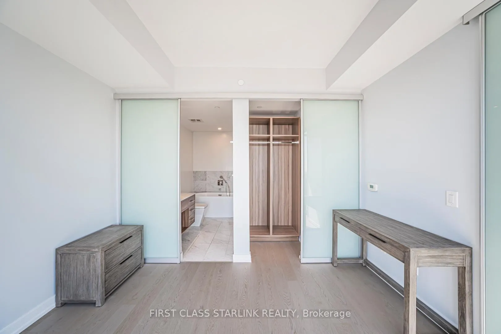 Photo 7 of Unit 4802, 488 University Avenue, Toronto, Bay Street Corridor — HOMEH
