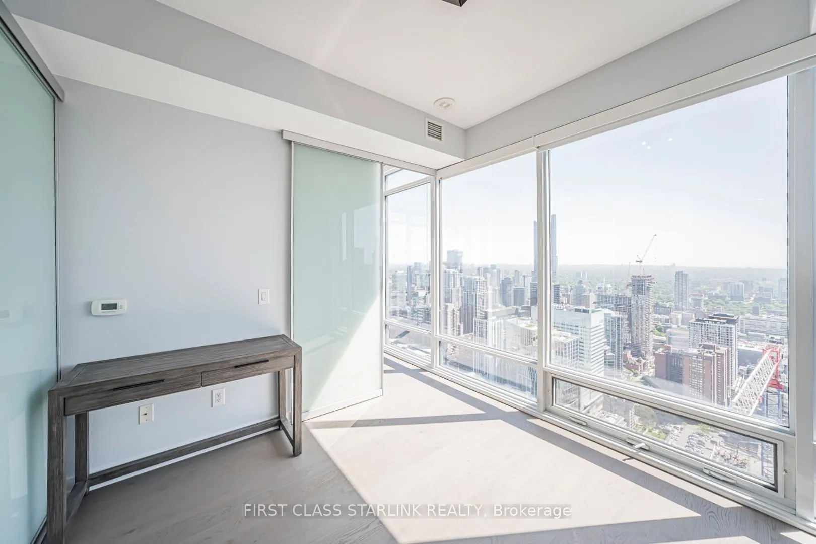 Photo 9 of Unit 4802, 488 University Avenue, Toronto, Bay Street Corridor — HOMEH