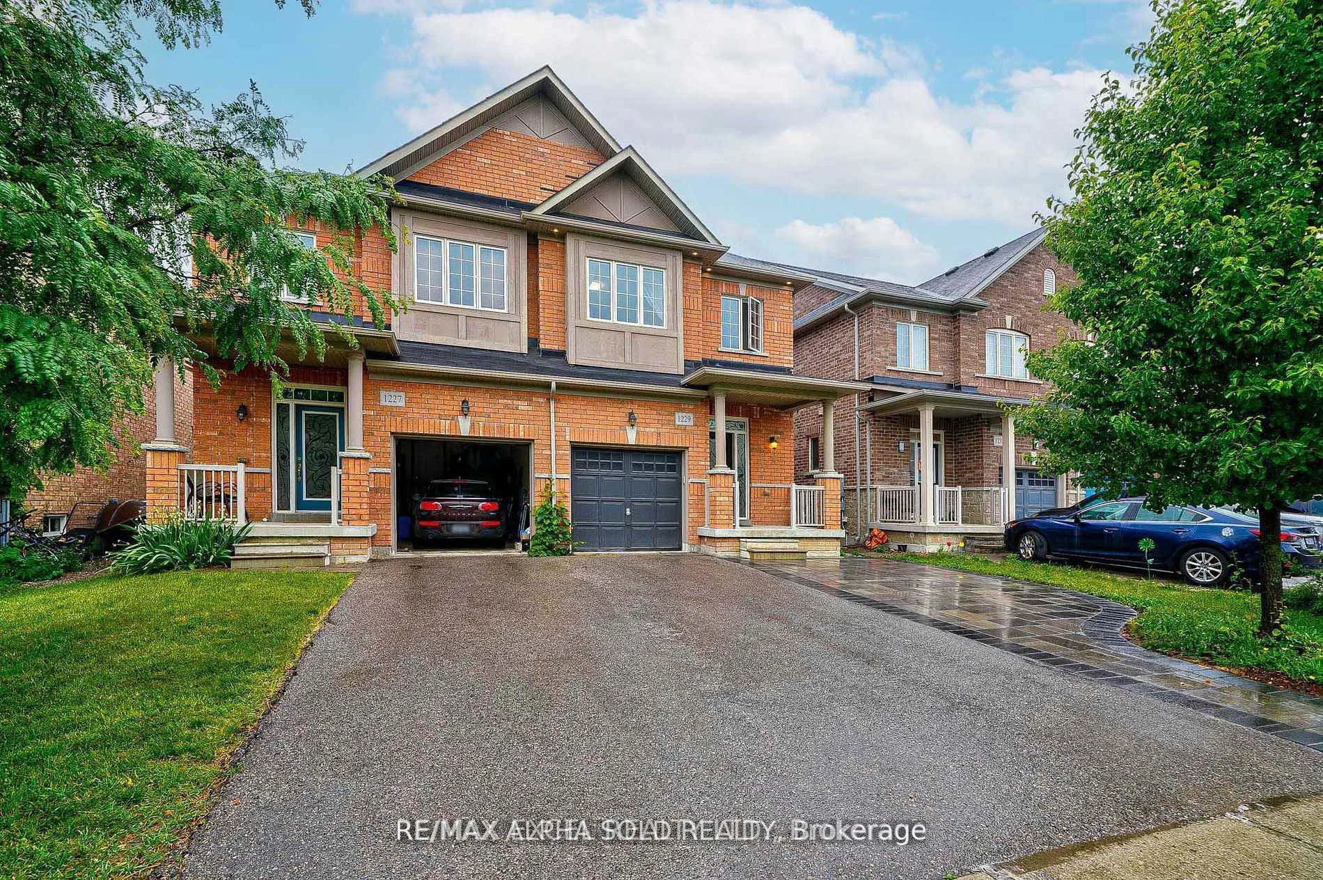 Photo 1 of 1229 Mccron Crescent, Newmarket, Stonehaven-Wyndham — HOMEH