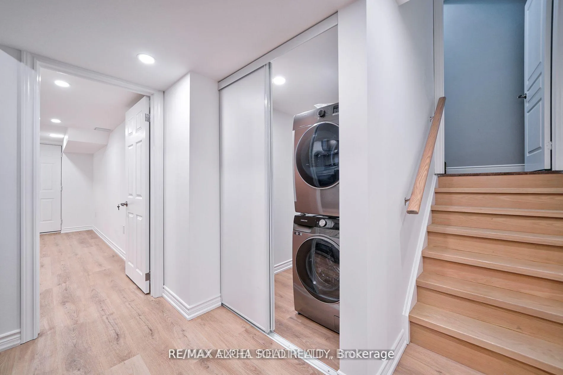 Photo 3 of 1229 Mccron Crescent, Newmarket, Stonehaven-Wyndham — HOMEH