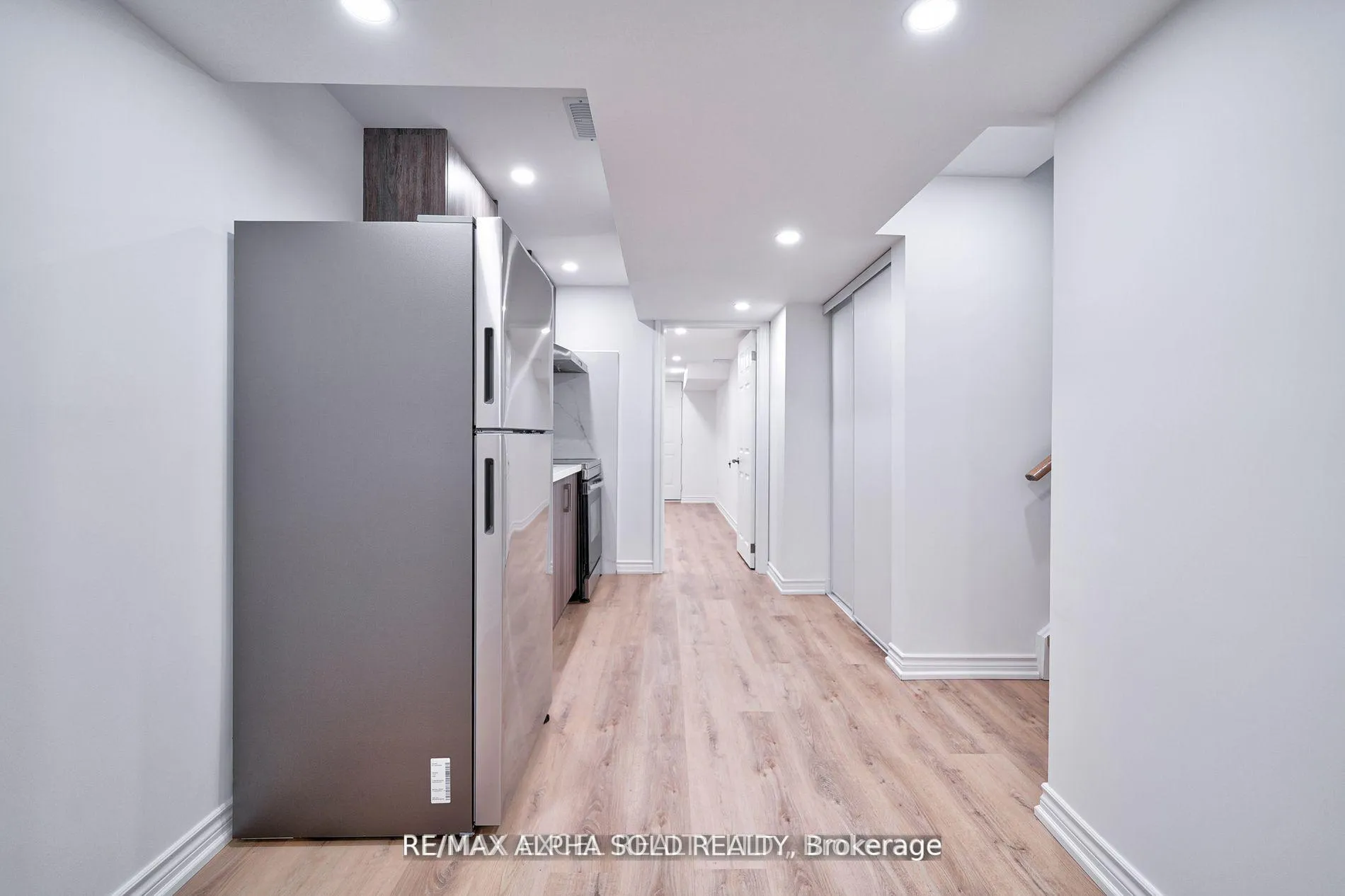 Photo 5 of 1229 Mccron Crescent, Newmarket, Stonehaven-Wyndham — HOMEH