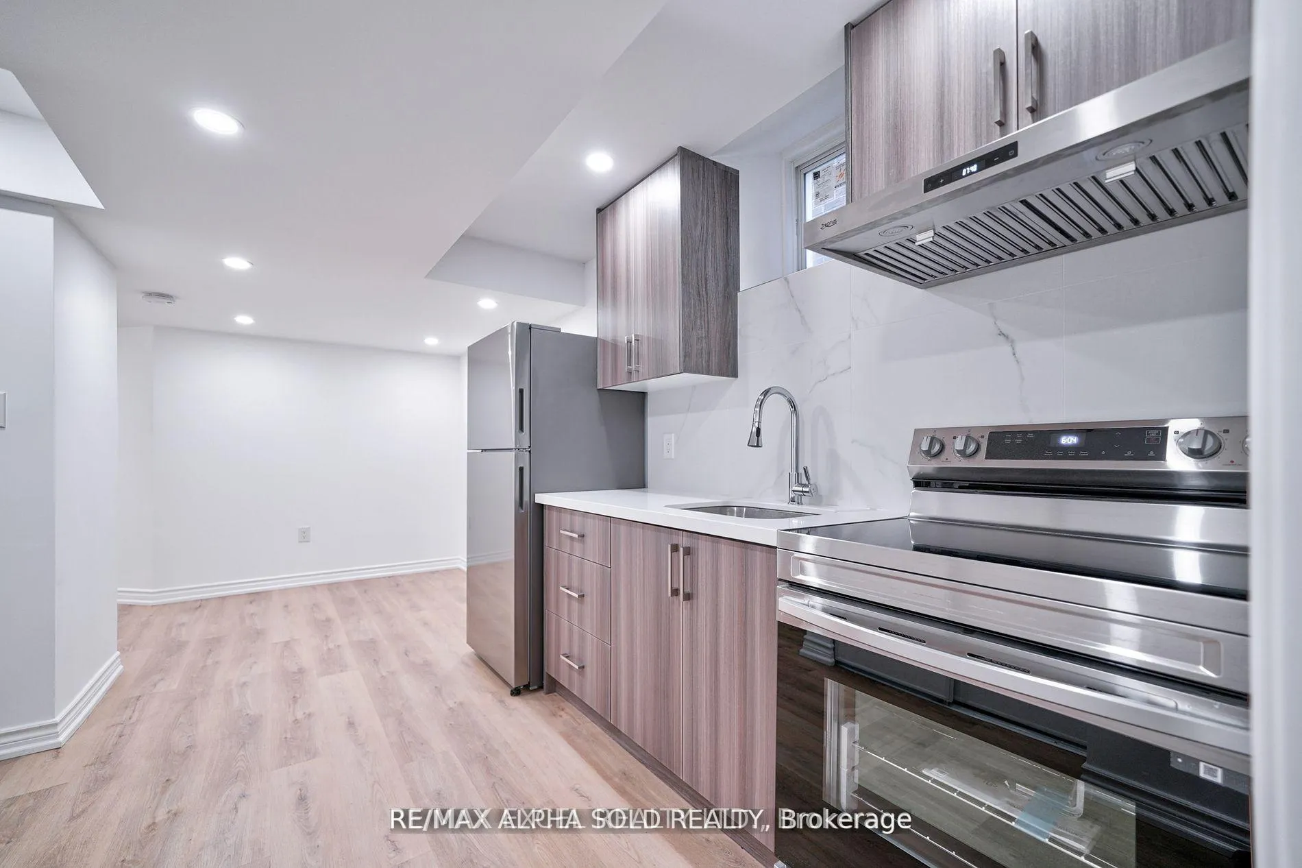 Photo 6 of 1229 Mccron Crescent, Newmarket, Stonehaven-Wyndham — HOMEH